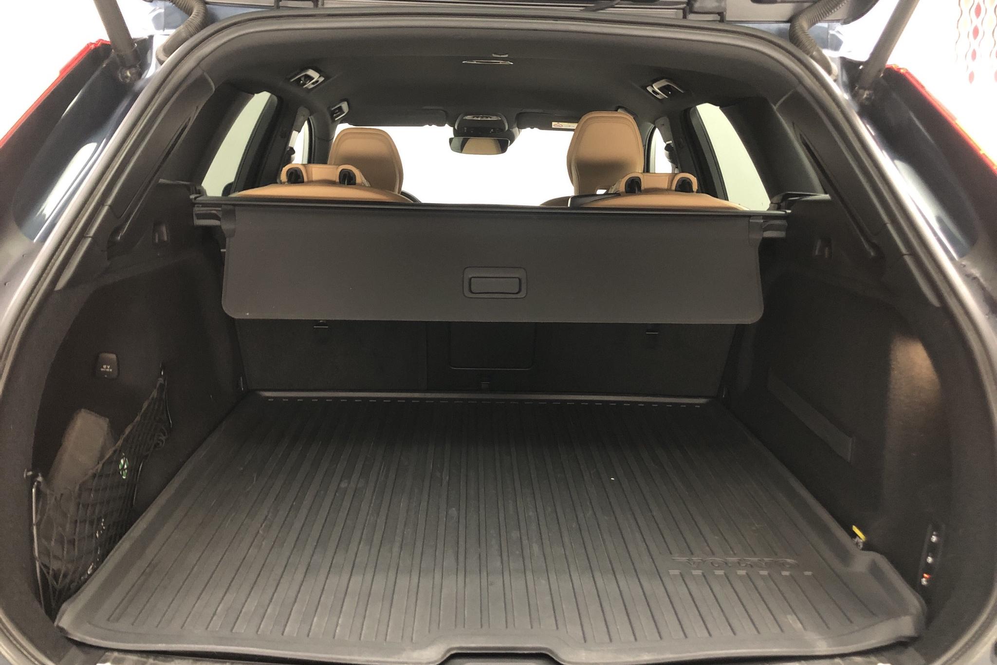 Volvo XC60 D5 AWD (235hk) - 160 130 km - Automatic - Dark Blue - 2019