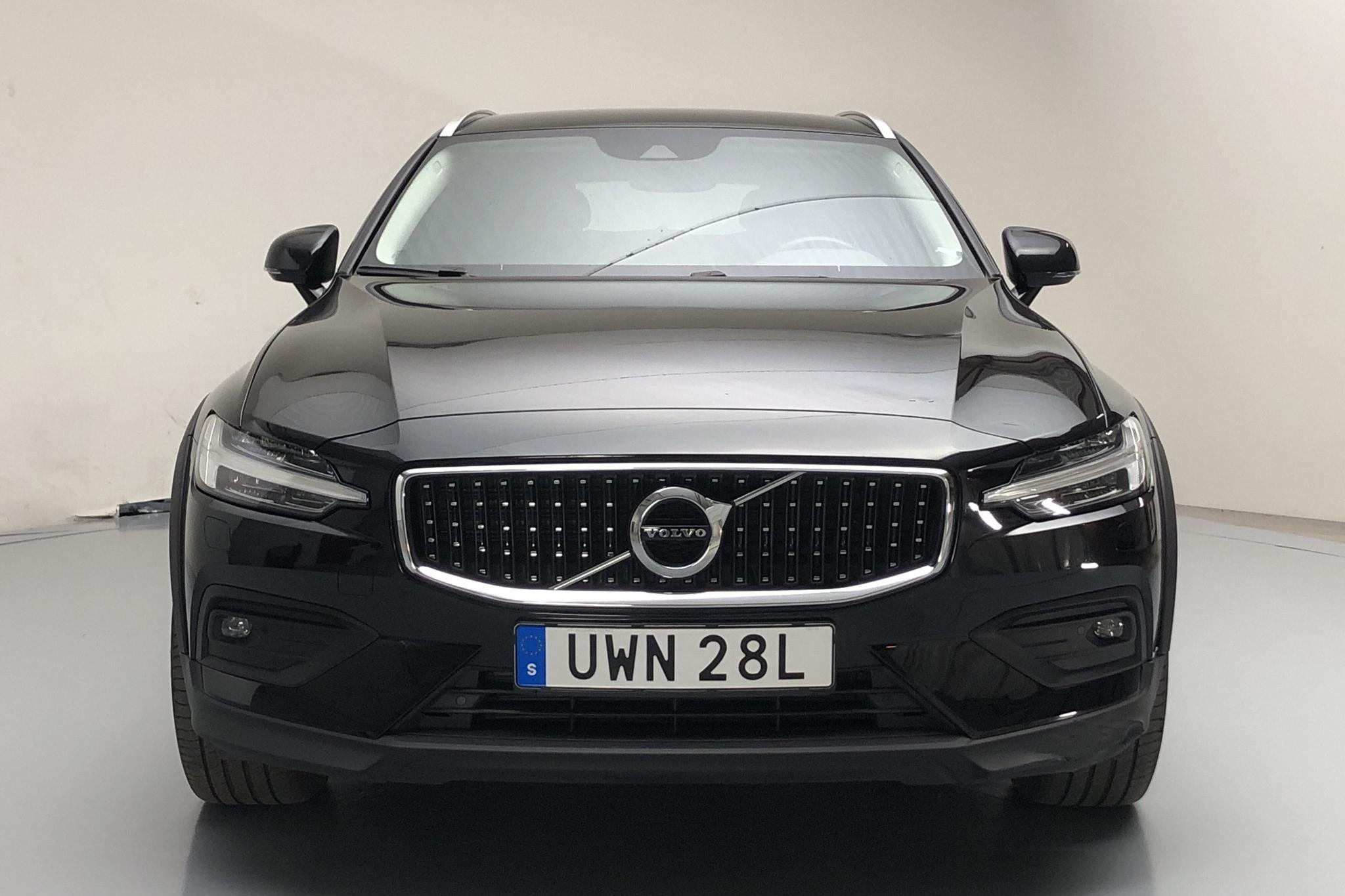 Volvo V60 D4 Cross Country AWD (190hk) - 72 350 km - Automatic - black - 2020