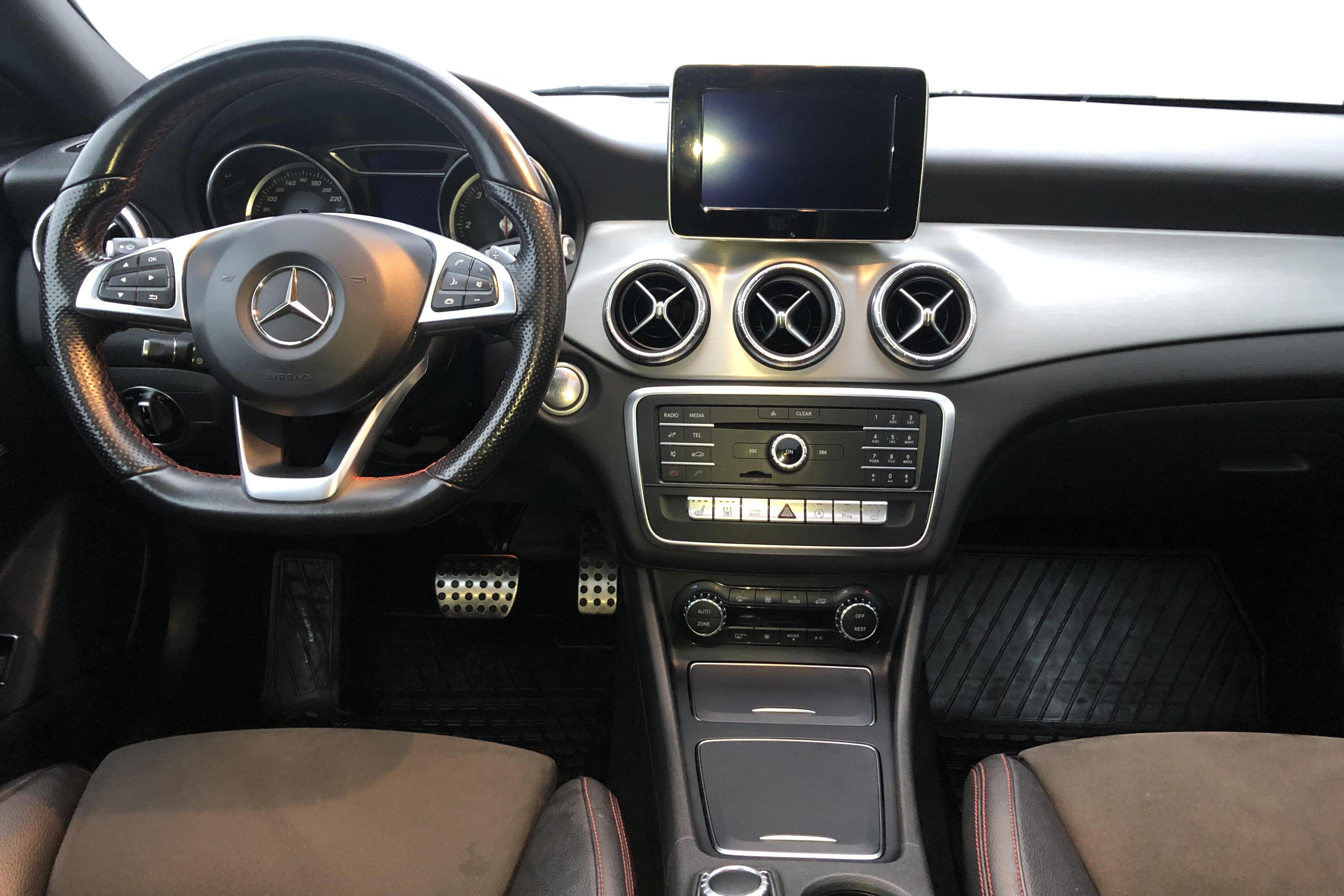 Mercedes CLA 200 d Shooting Brake X117 (136hk) - 122 900 km - Automatic - black - 2018