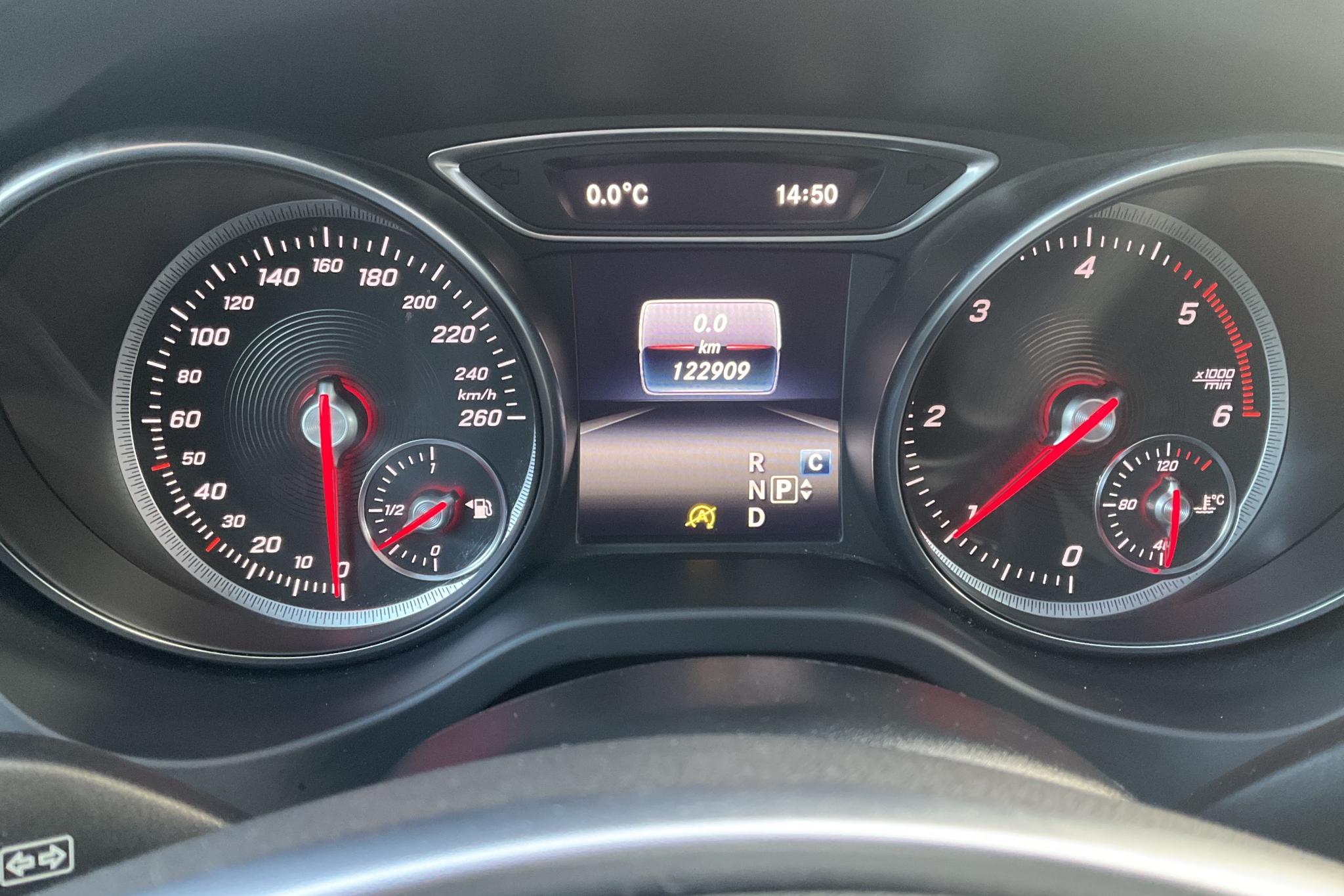 Mercedes CLA 200 d Shooting Brake X117 (136hk) - 122 900 km - Automatic - black - 2018