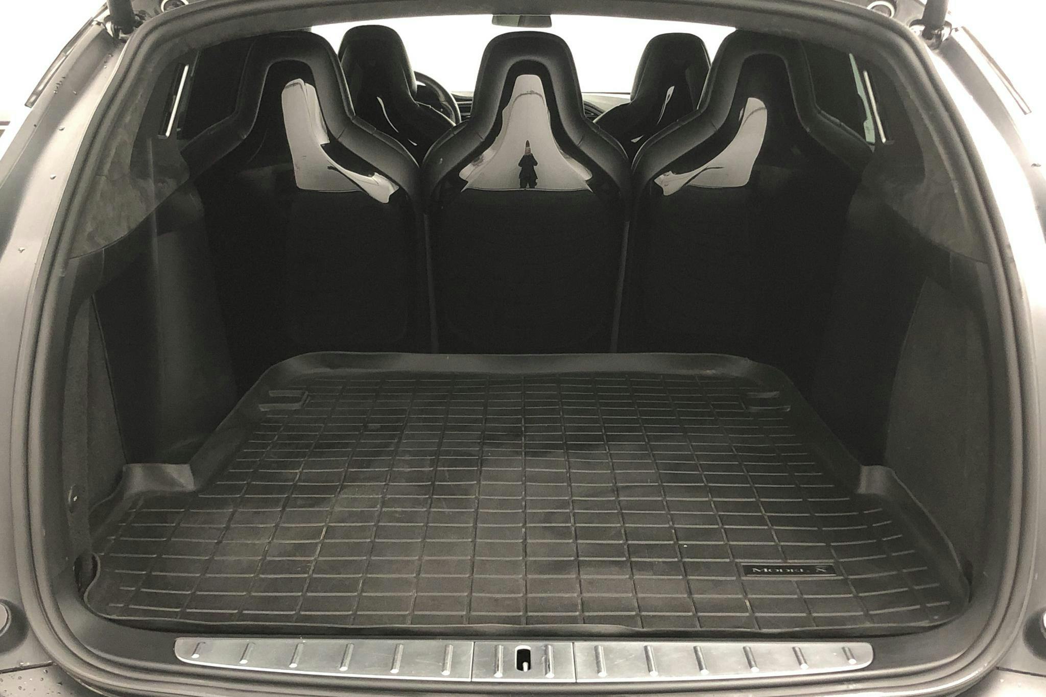 Tesla Model X 90D - 7 218 mil - Automat - vit - 2017