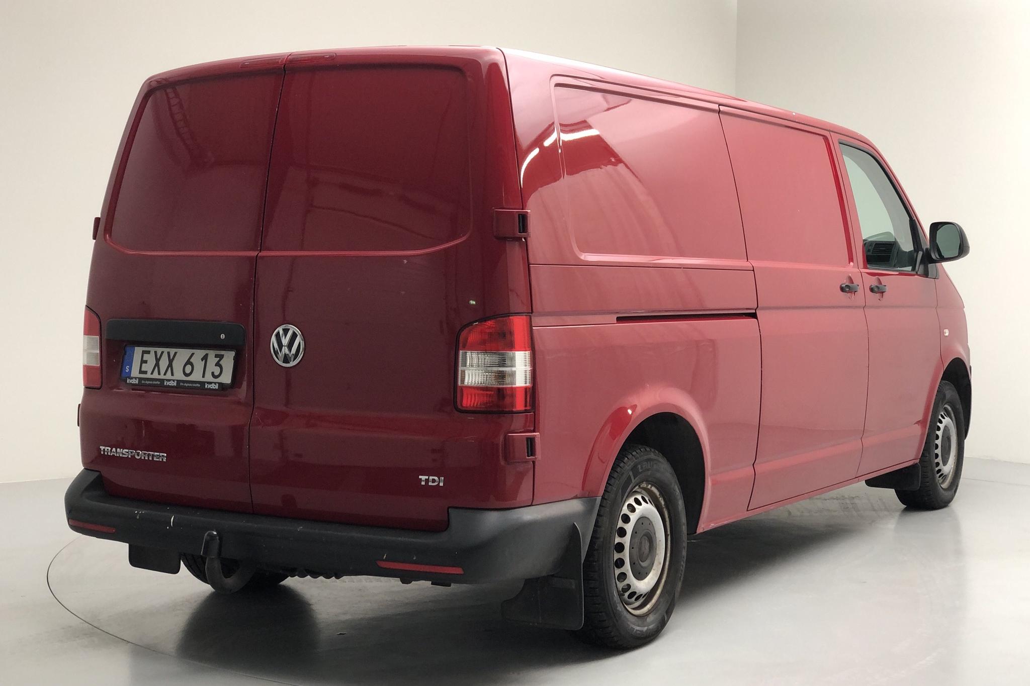 VW Transporter T5 2.0 TDI (102hk) - 147 500 km - Manual - red - 2015