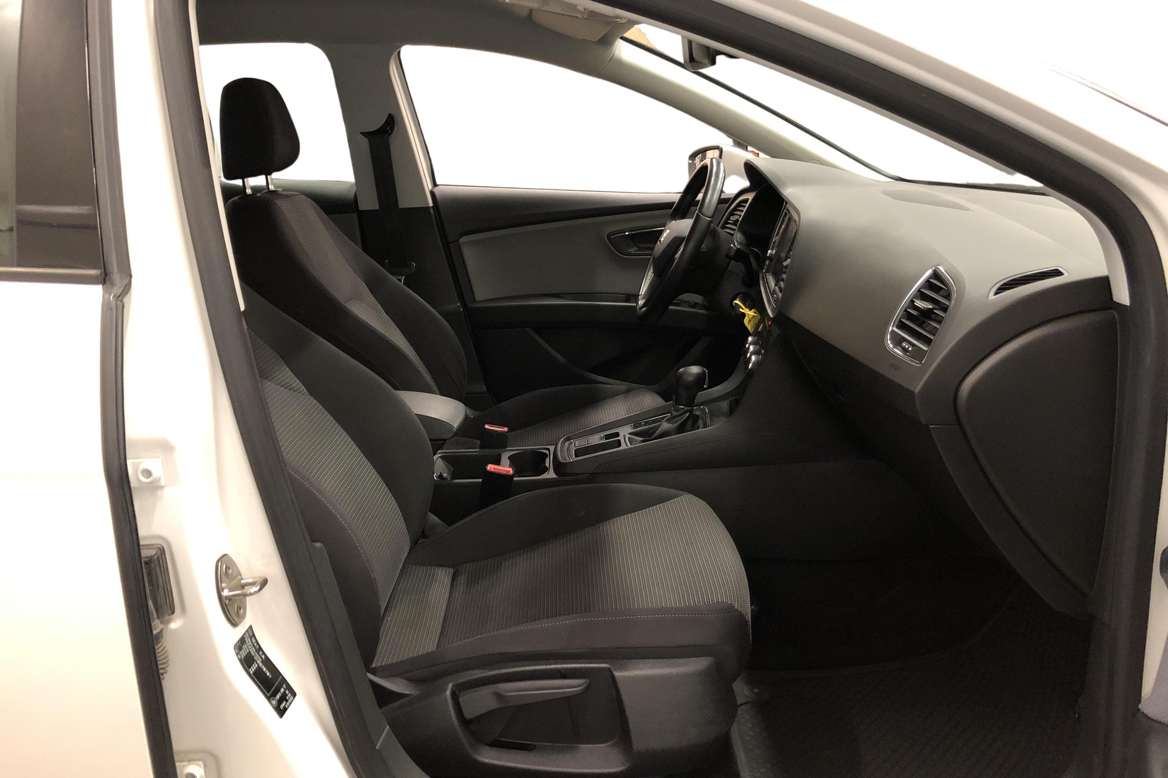Seat Leon 1.4 TGI 5dr (110hk) - 59 130 km - Automatic - white - 2017