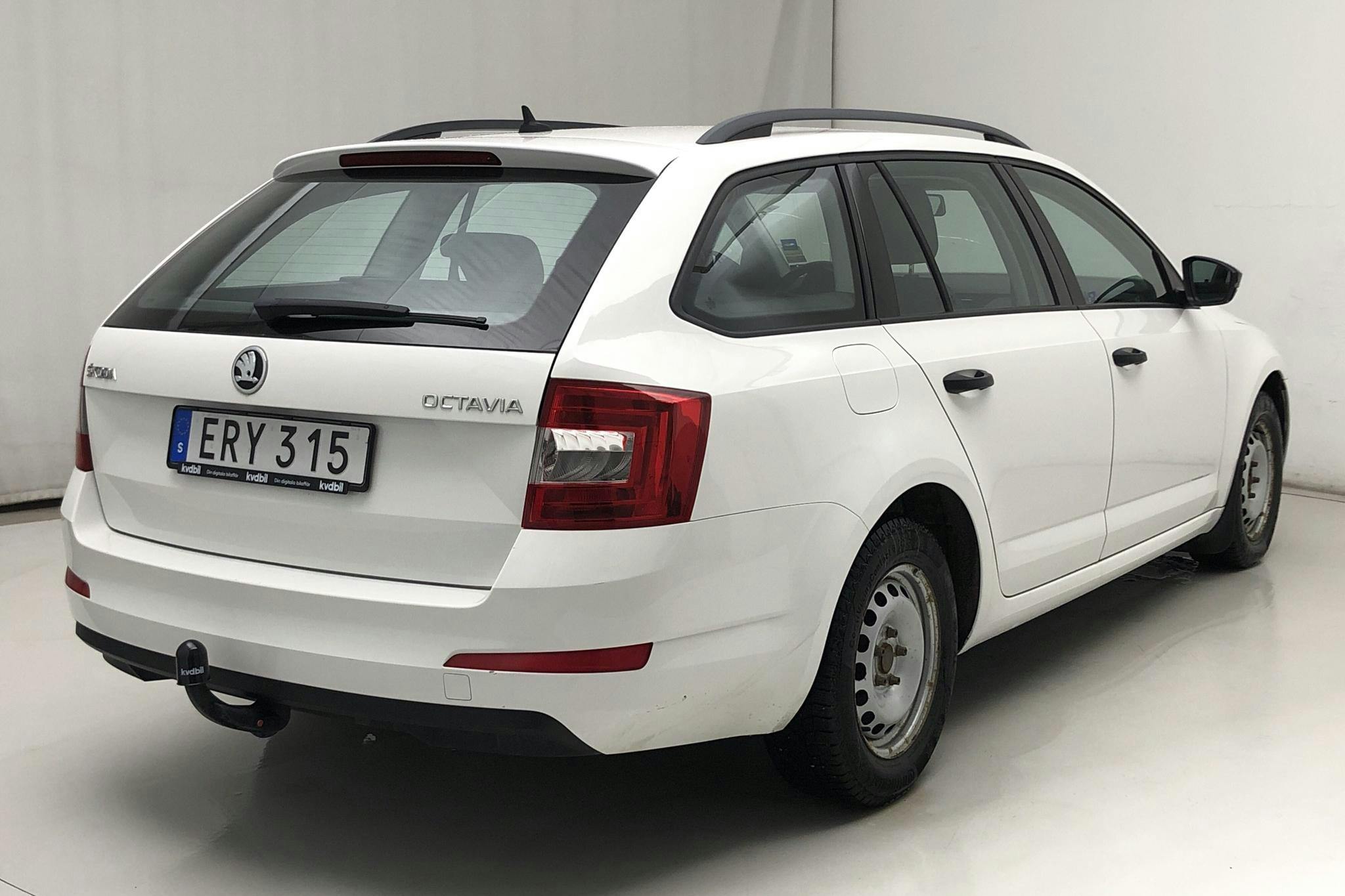 Skoda Octavia III 1.6 TDI GreenLine CR Combi (110hk) - 152 200 km - Automatic - white - 2016