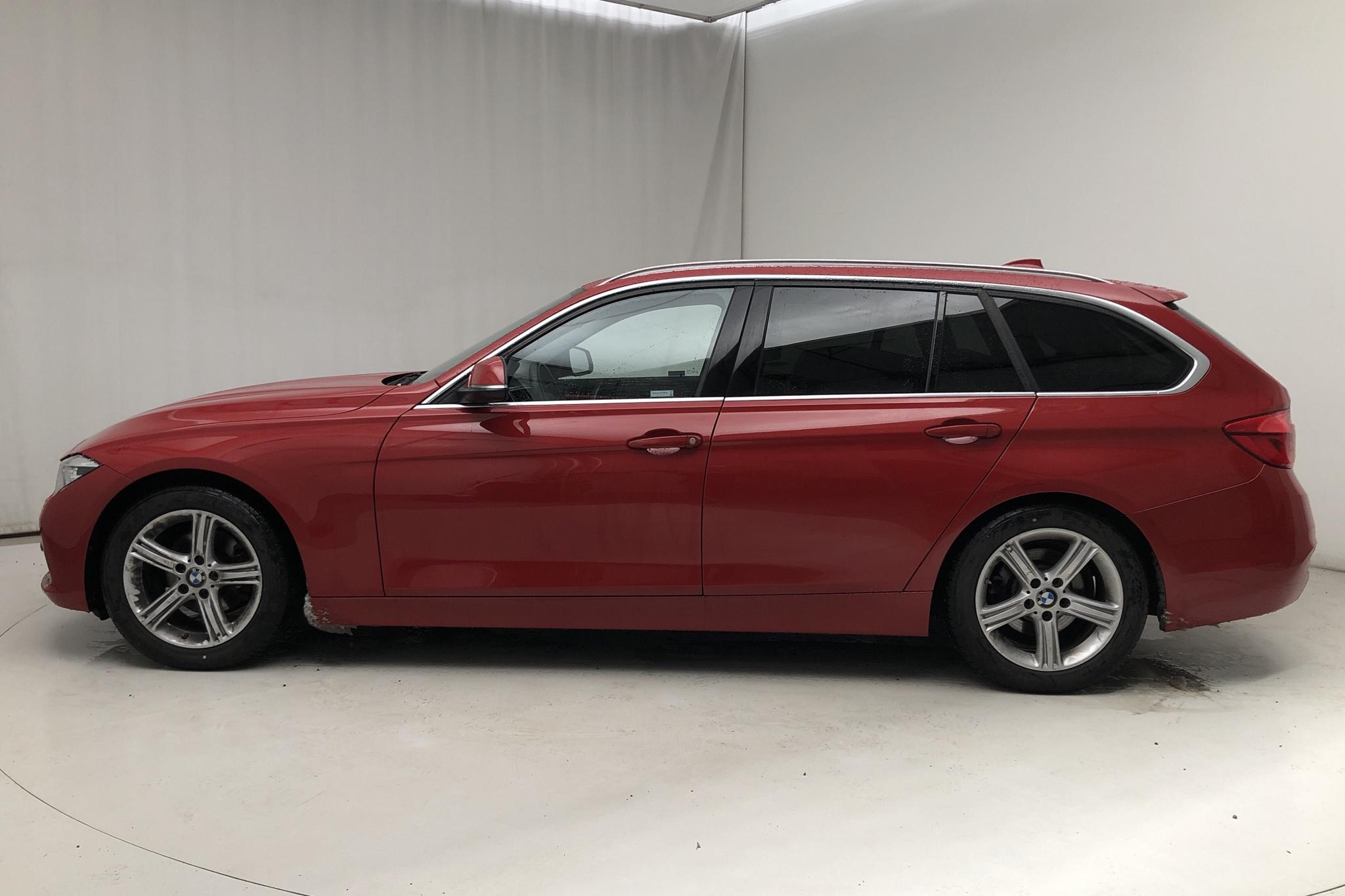 BMW 320i Touring, F31 (184hk) - 6 925 mil - Manuell - röd - 2017