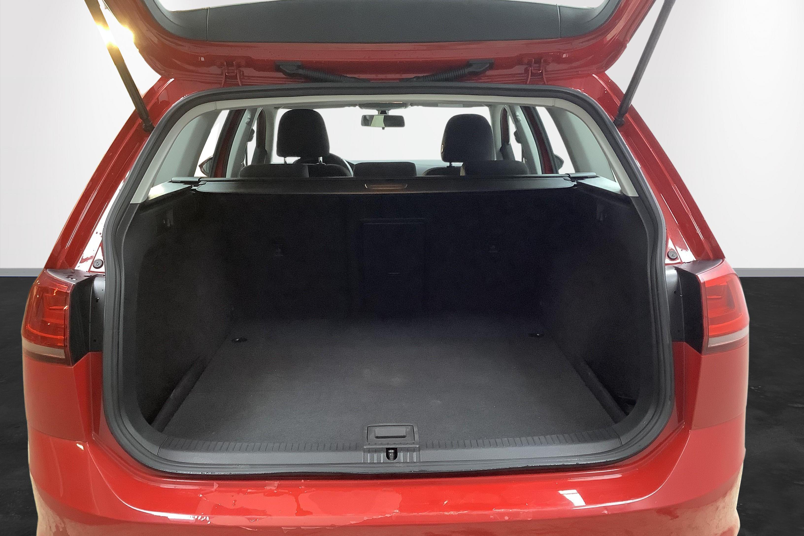 VW Golf VII 1.6 TDI BlueMotion Technology Sportscombi 4Motion (105hk) - 19 604 mil - Manuell - röd - 2014