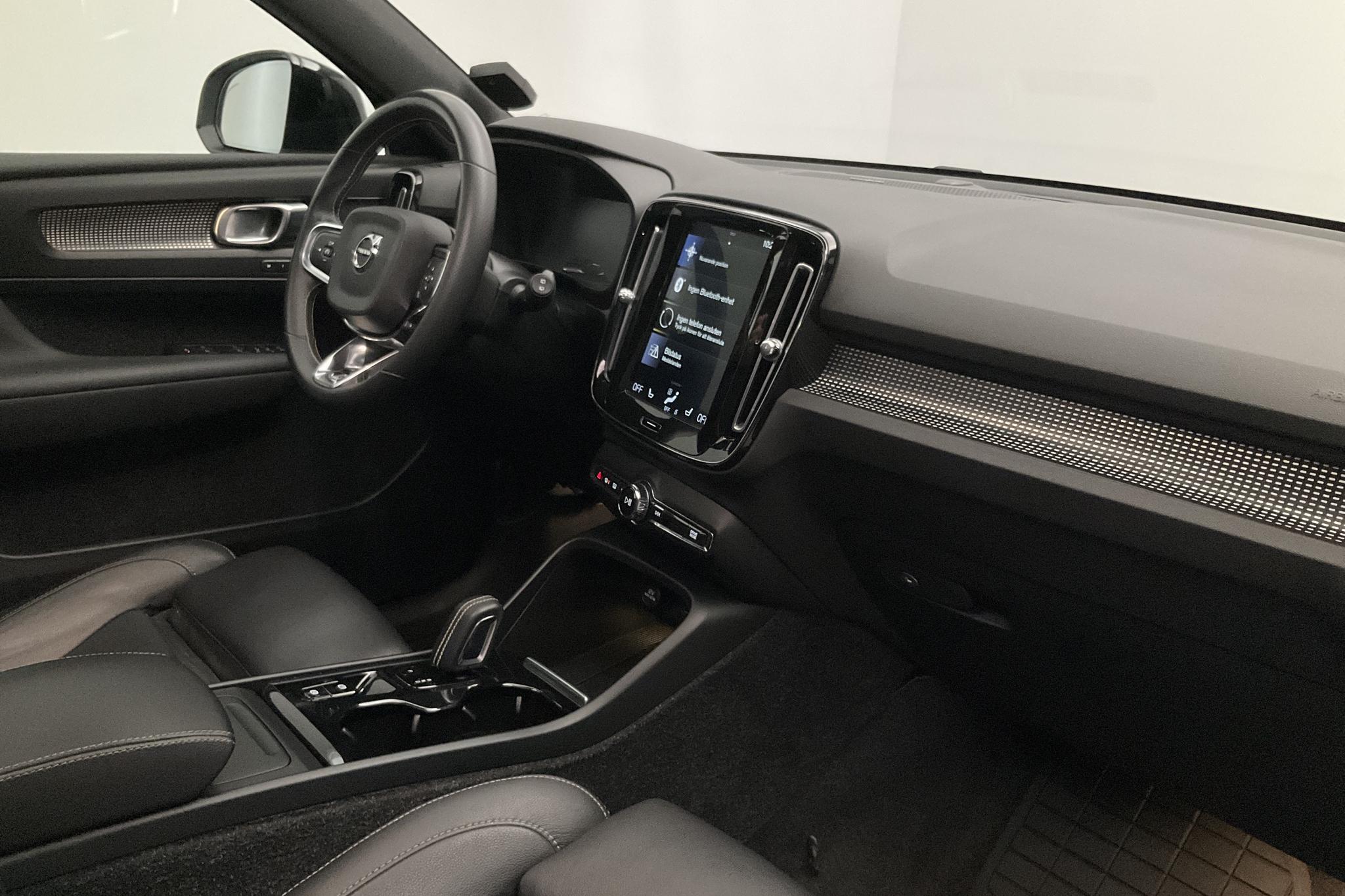 Volvo XC40 T4 AWD (190hk) - 6 534 mil - Automat - vit - 2019