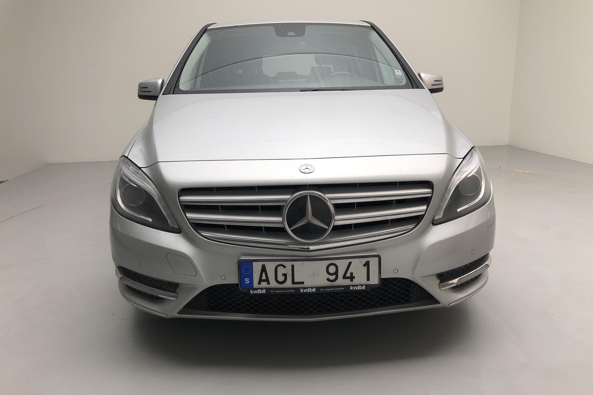 Mercedes B 180 CDI W246 (109hk) - 247 020 km - Automatic - silver - 2012