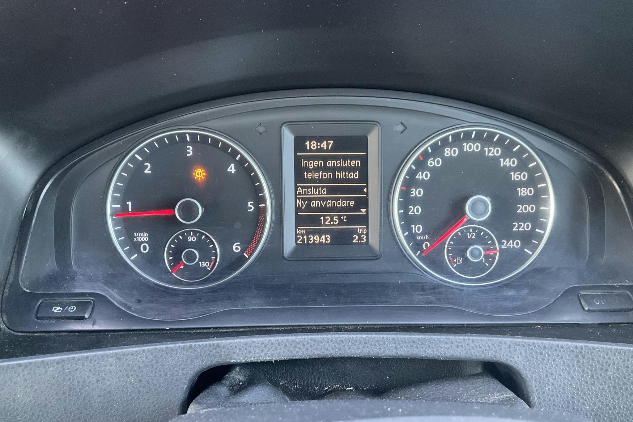 VW Transporter T5 2.0 TDI Pickup (140hk) - 213 950 km - Manual - white - 2015