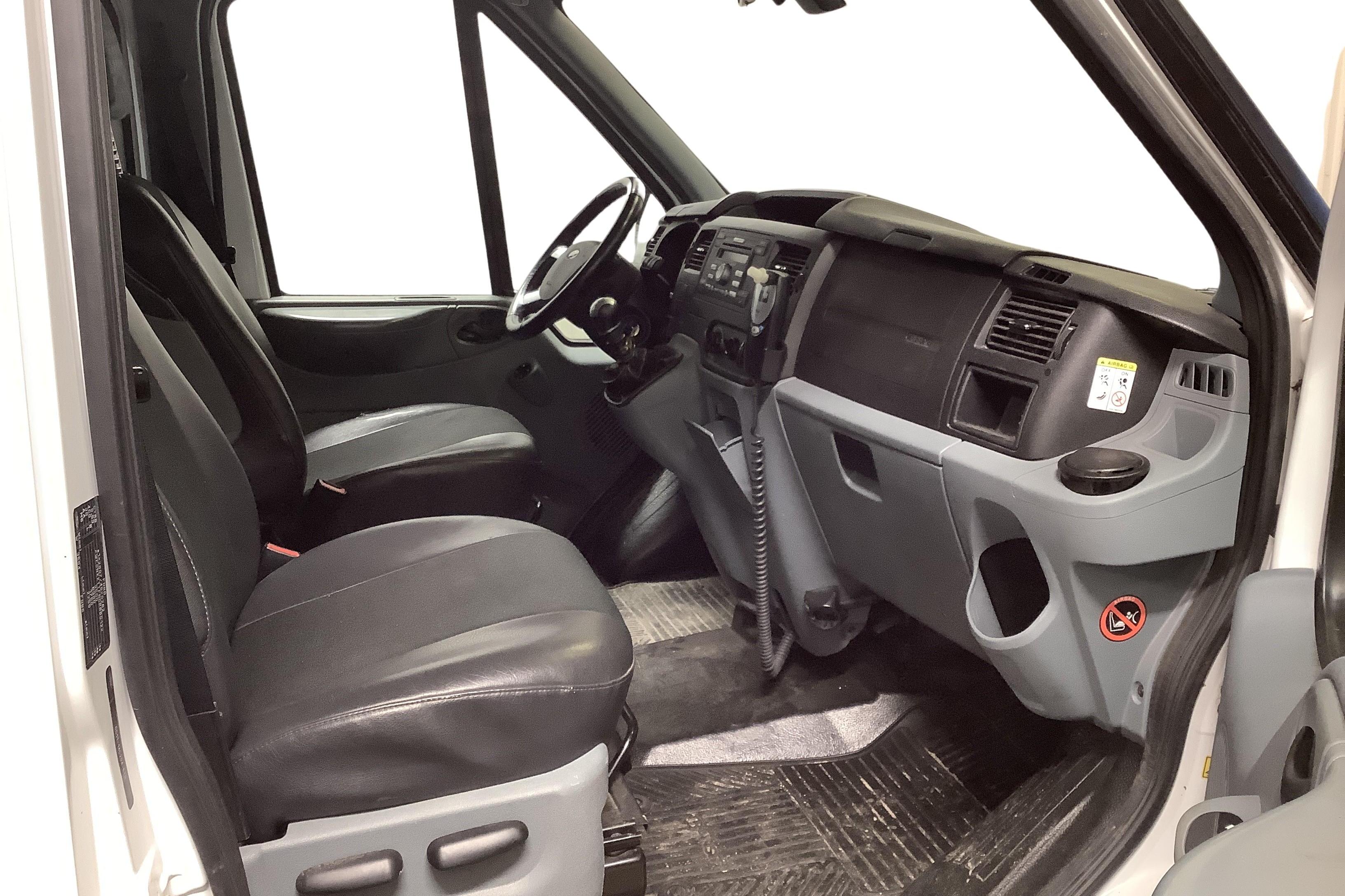 Ford Transit 350 2.2 TDCi AWD Pickup (125hk) - 6 178 mil - Manuell - vit - 2012