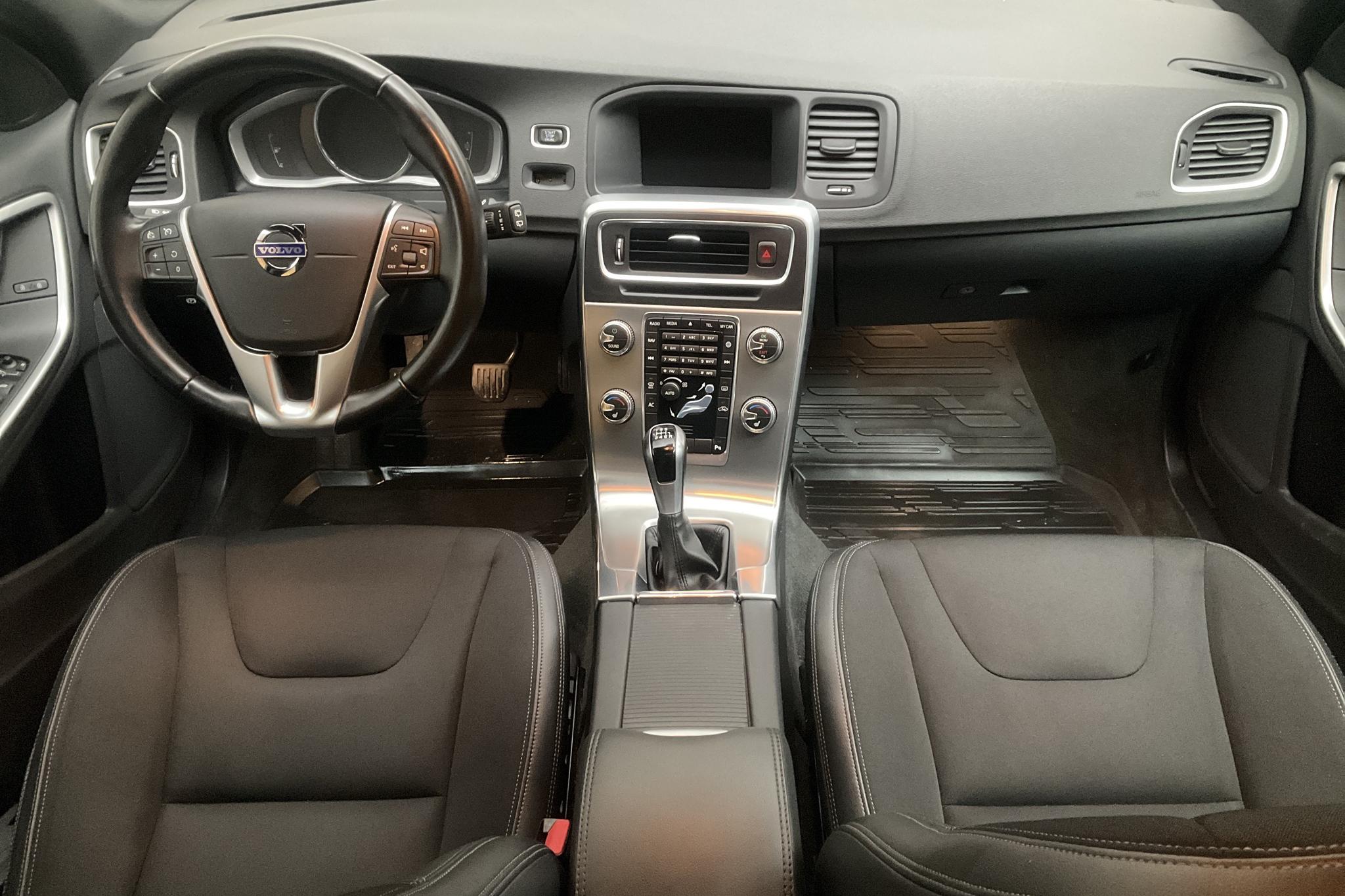 Volvo V60 D4 Cross Country (190hk) - 7 161 mil - Manuell - svart - 2018