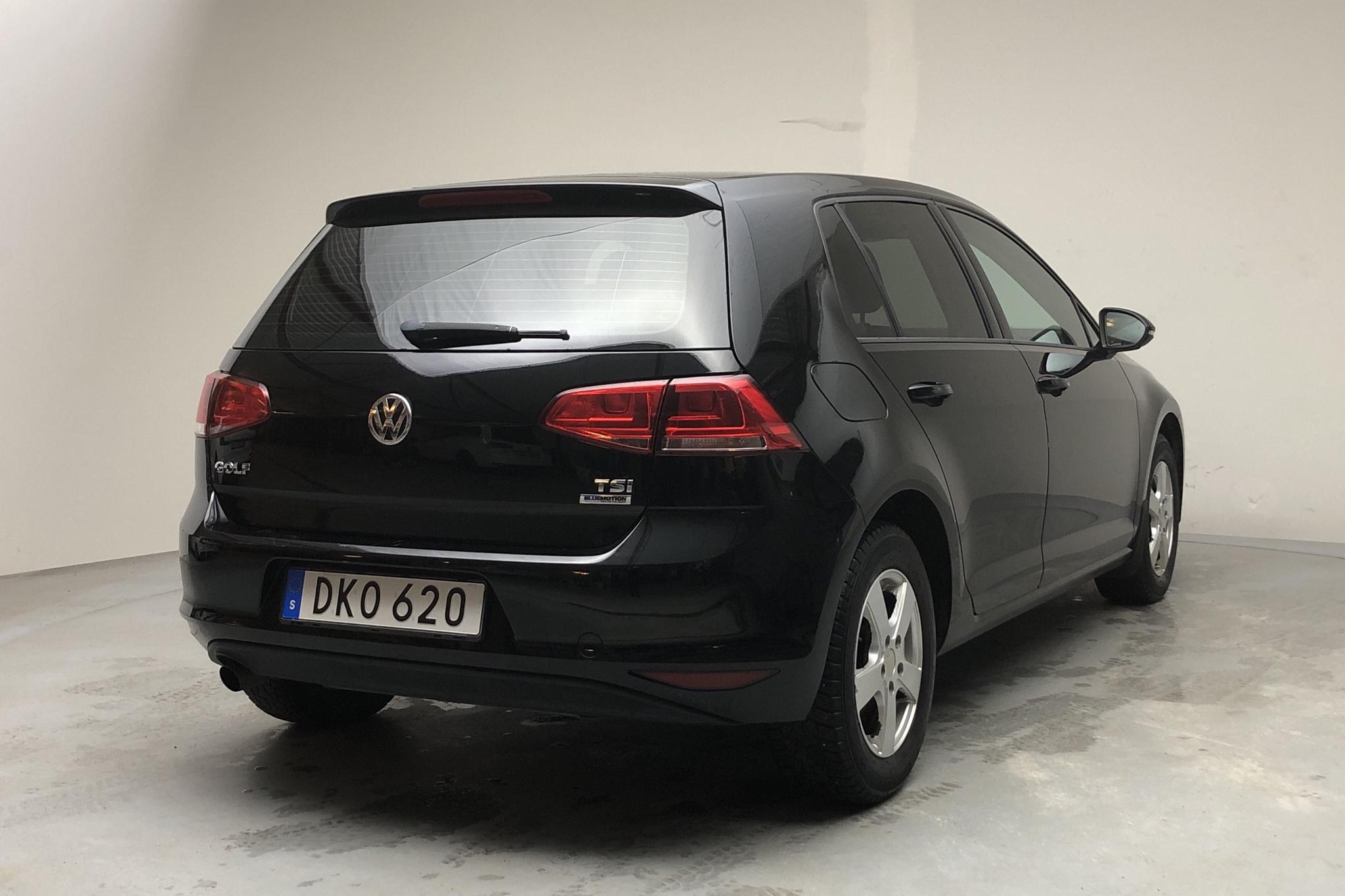 VW Golf VII 1.2 TSI 5dr (105hk) - 144 330 km - Manual - black - 2015