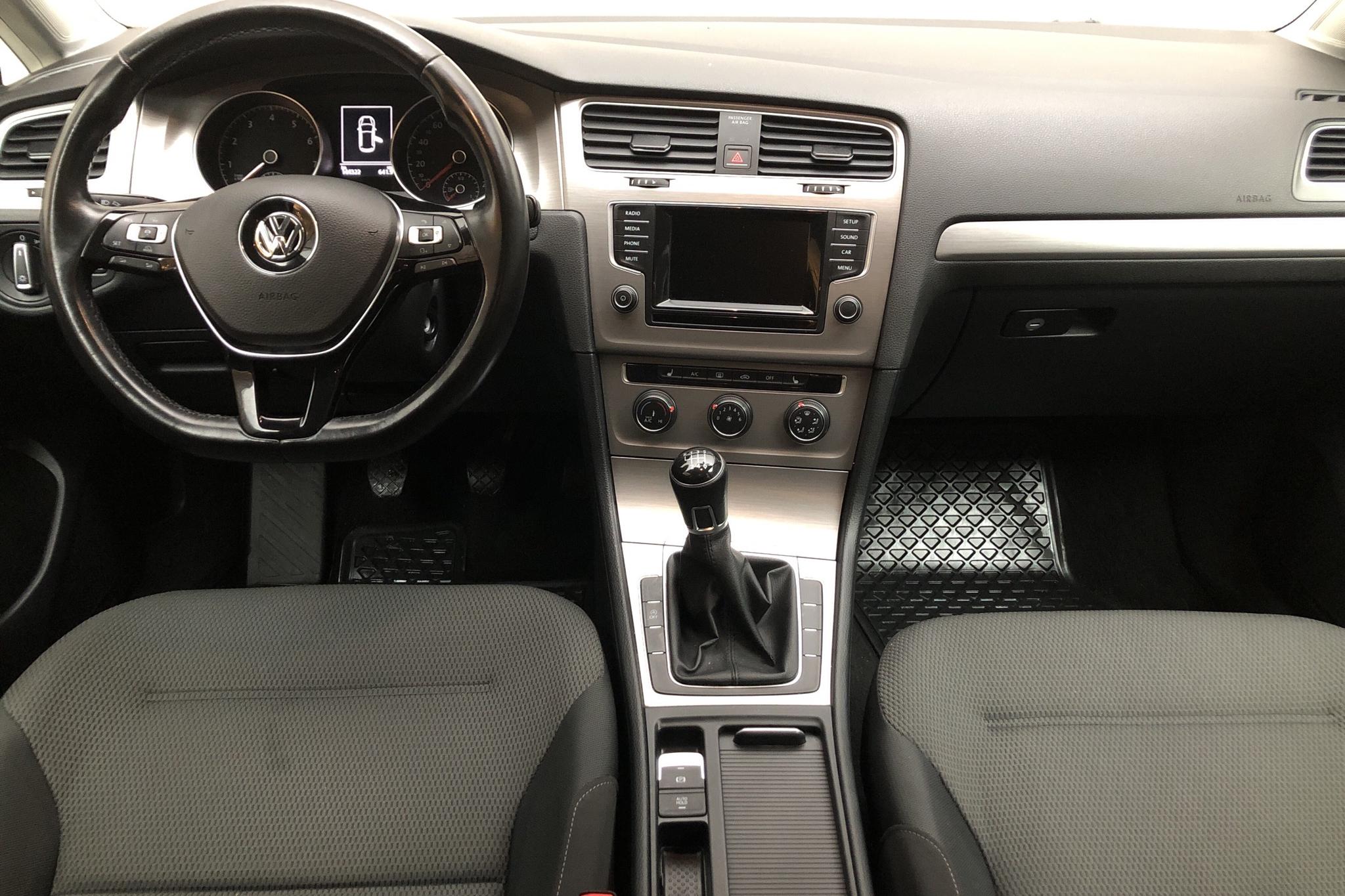 VW Golf VII 1.2 TSI 5dr (105hk) - 14 433 mil - Manuell - svart - 2015