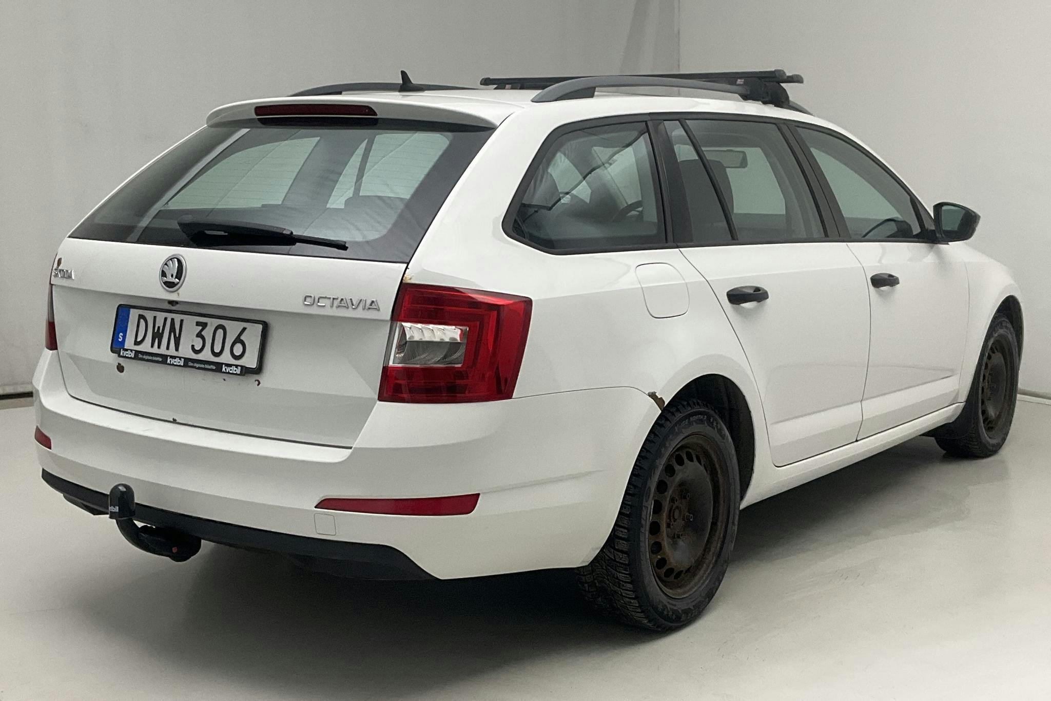 Skoda Octavia III 1.6 TDI CR Combi 4X4 (105hk) - 243 210 km - Manual - white - 2015
