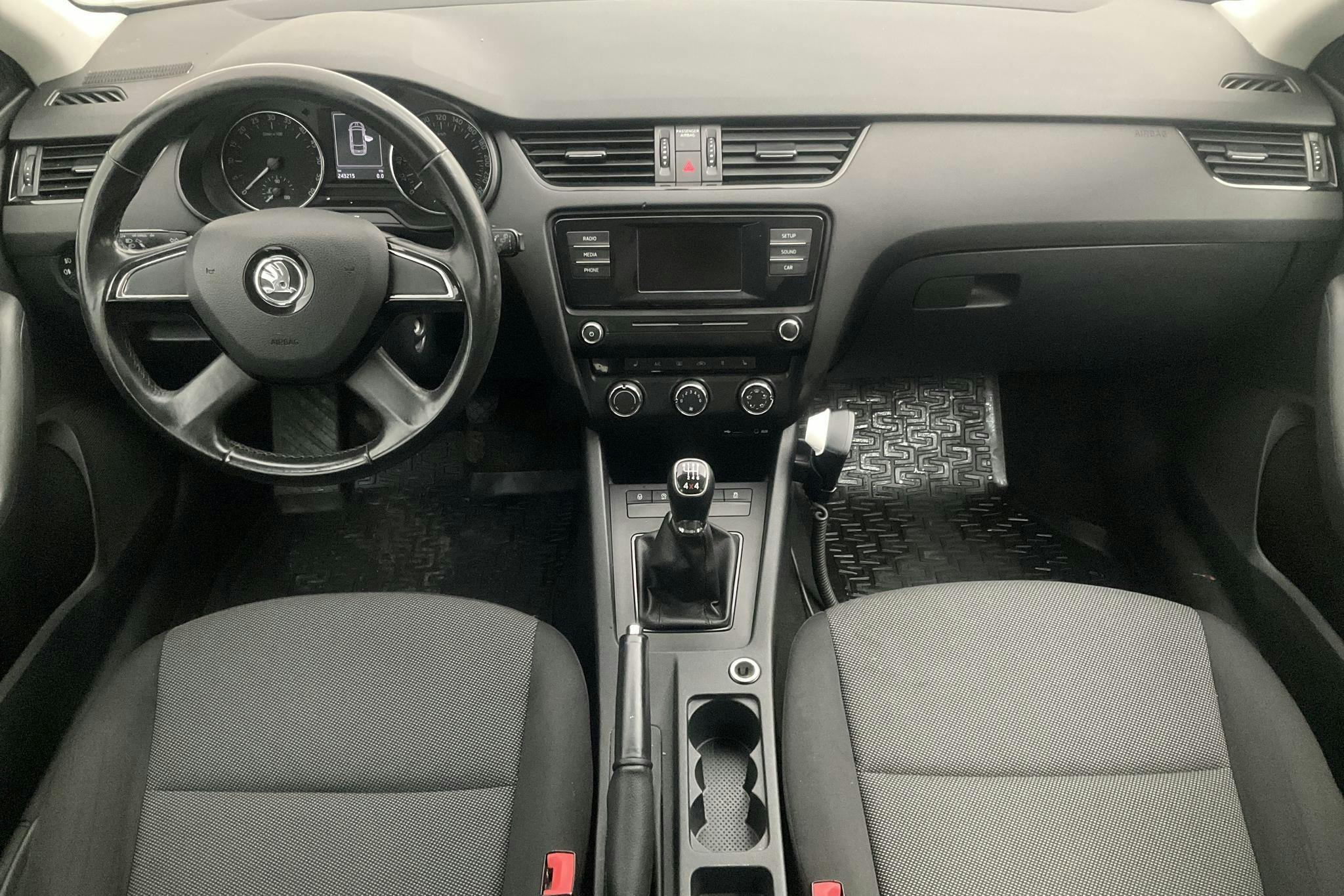 Skoda Octavia III 1.6 TDI CR Combi 4X4 (105hk) - 243 210 km - Manual - white - 2015