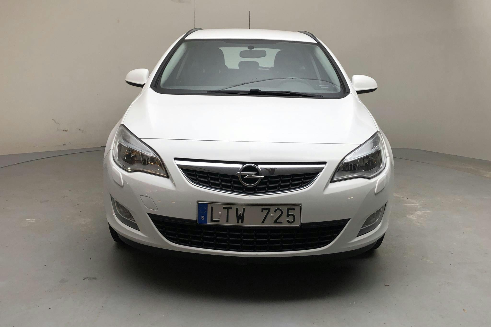 Opel Astra 1.7 CDTI ecoFLEX Sports Tourer (125hk) - 9 564 mil - Manuell - vit - 2011