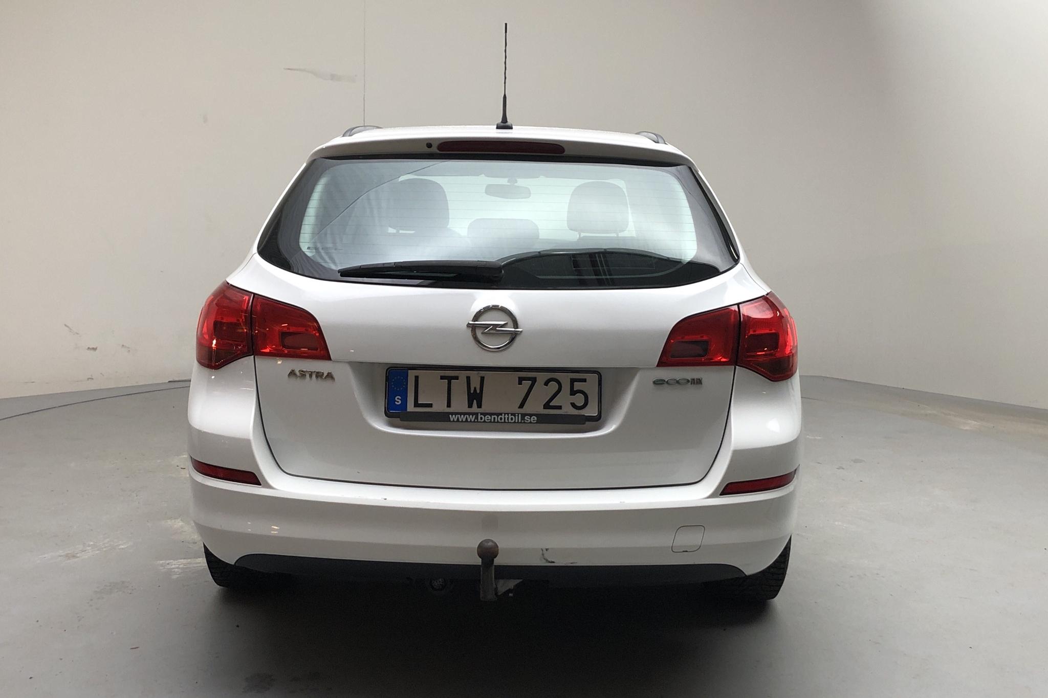 Opel Astra 1.7 CDTI ecoFLEX Sports Tourer (125hk) - 95 640 km - Manual - white - 2011