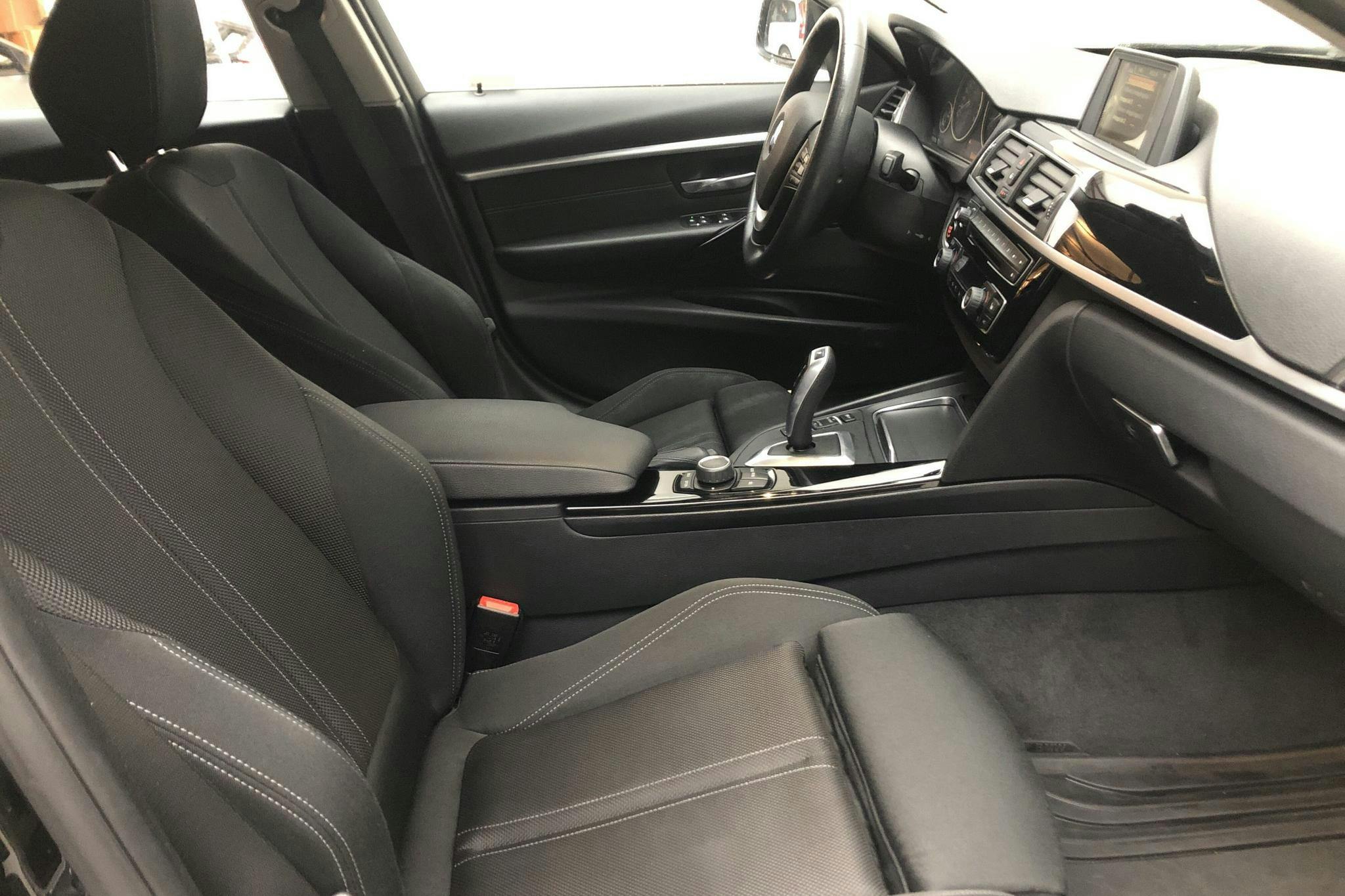 BMW 320d xDrive Sedan, F30 (190hk) - 203 210 km - Automatic - black - 2017
