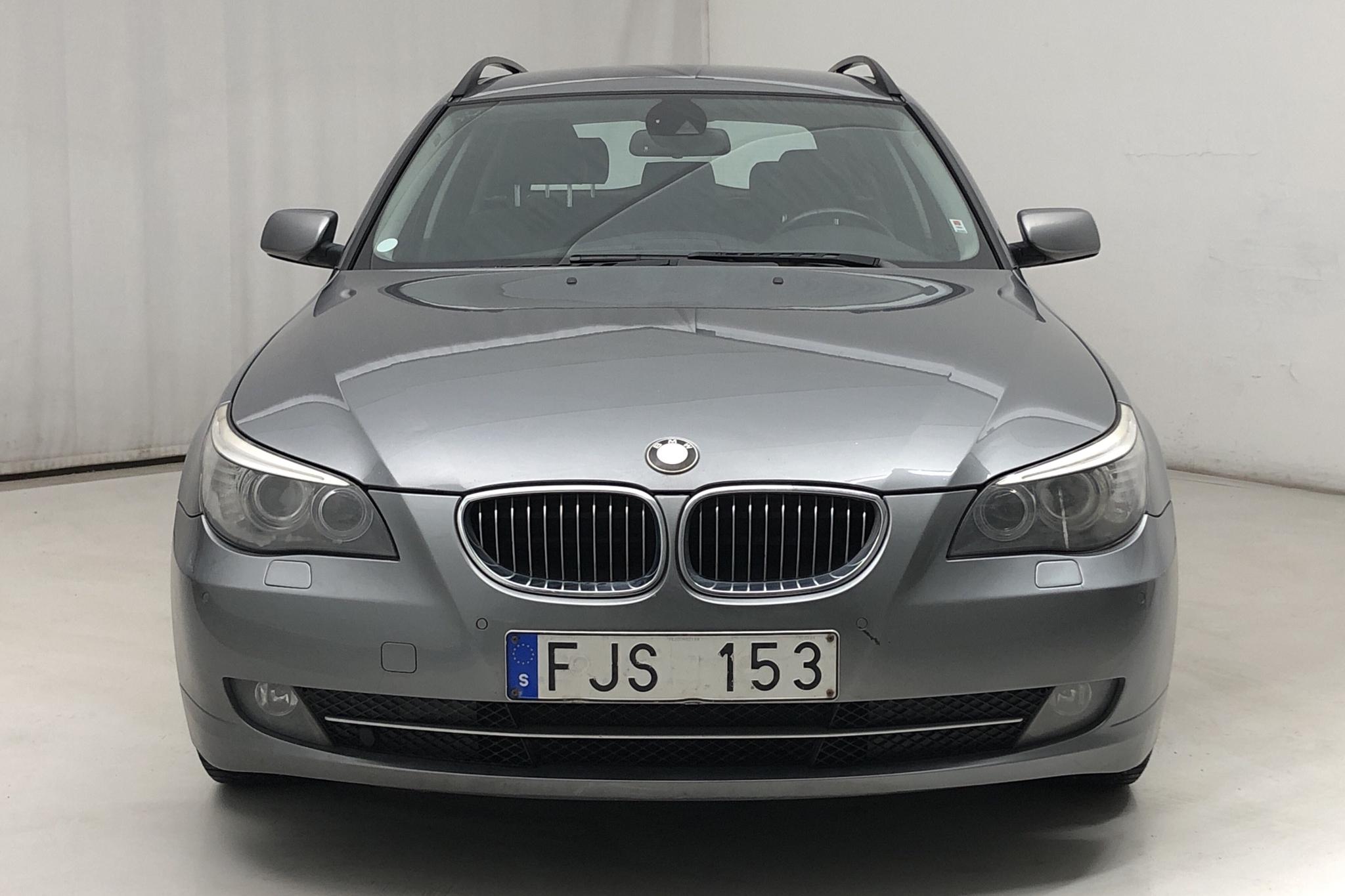 BMW 530i Touring, E61 (272hk) - 19 923 mil - Automat - grå - 2007