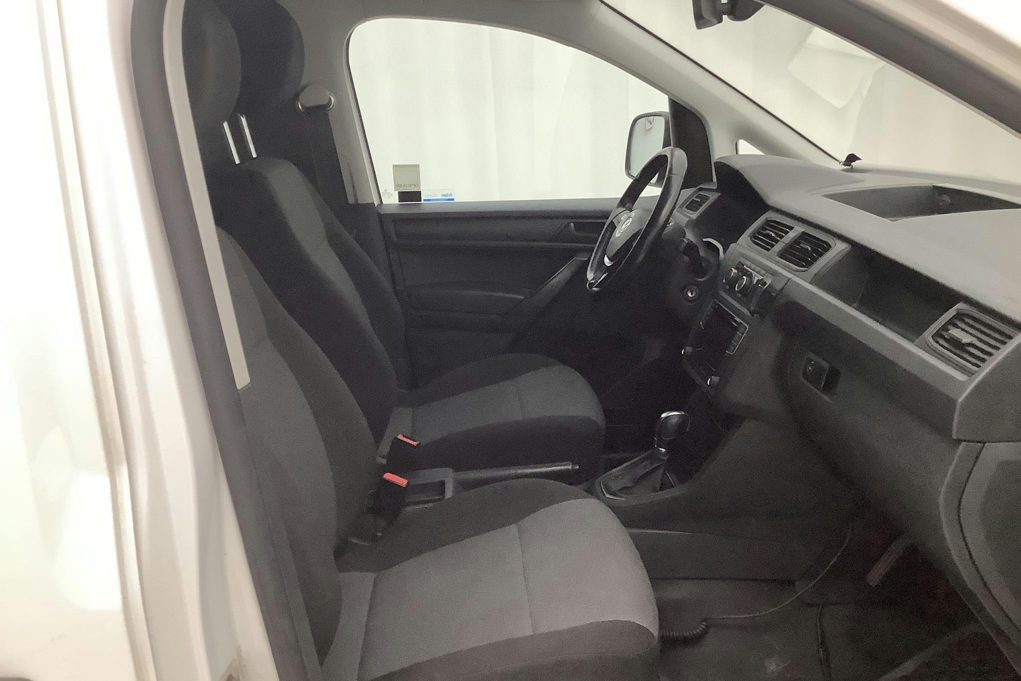 VW Caddy 2.0 TDI Maxi Skåp (102hk) - 25 640 mil - Automat - vit - 2016
