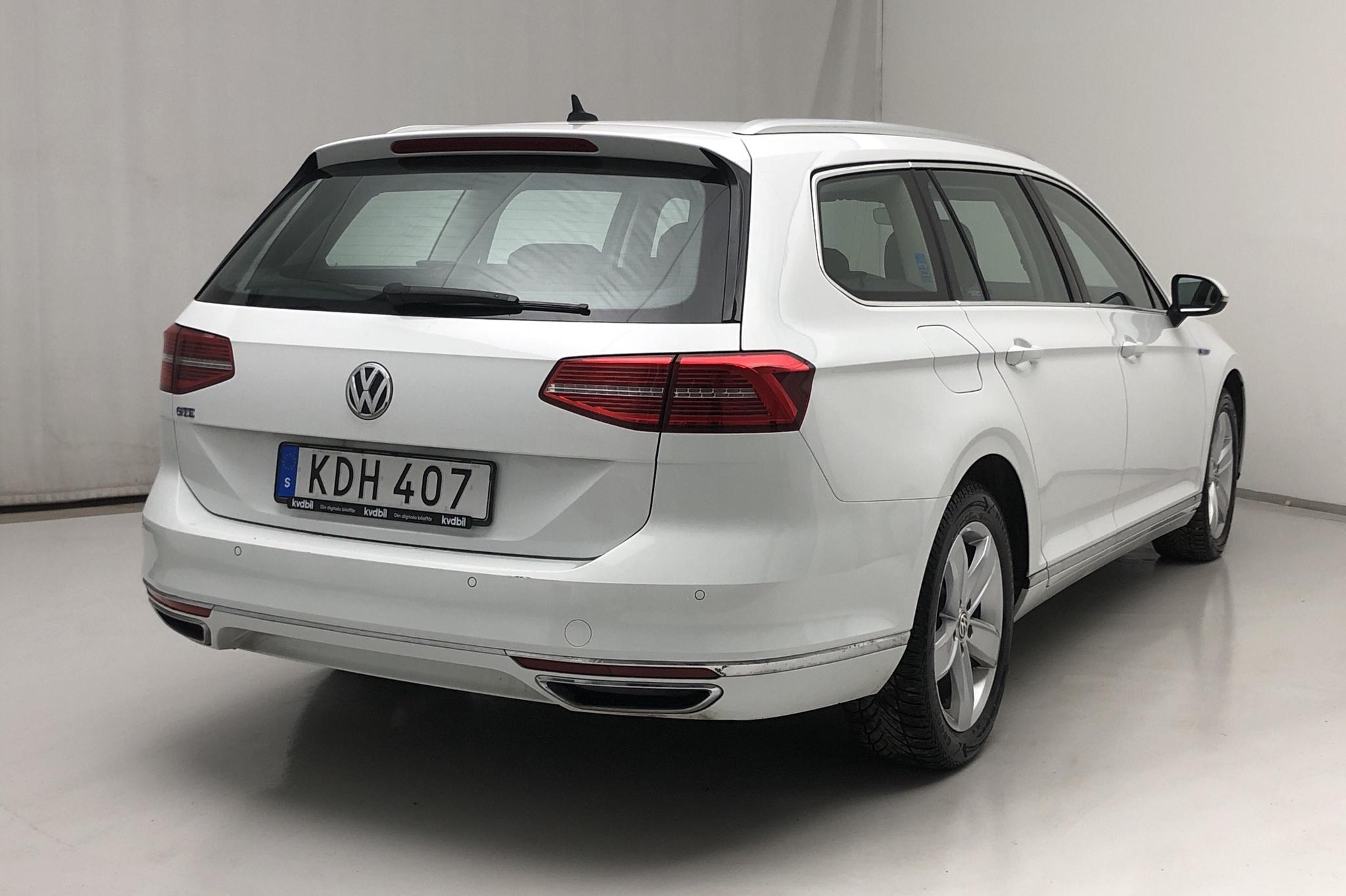 VW Passat 1.4 Plug-in-Hybrid Sportscombi (218hk) - 91 560 km - Automatic - white - 2018