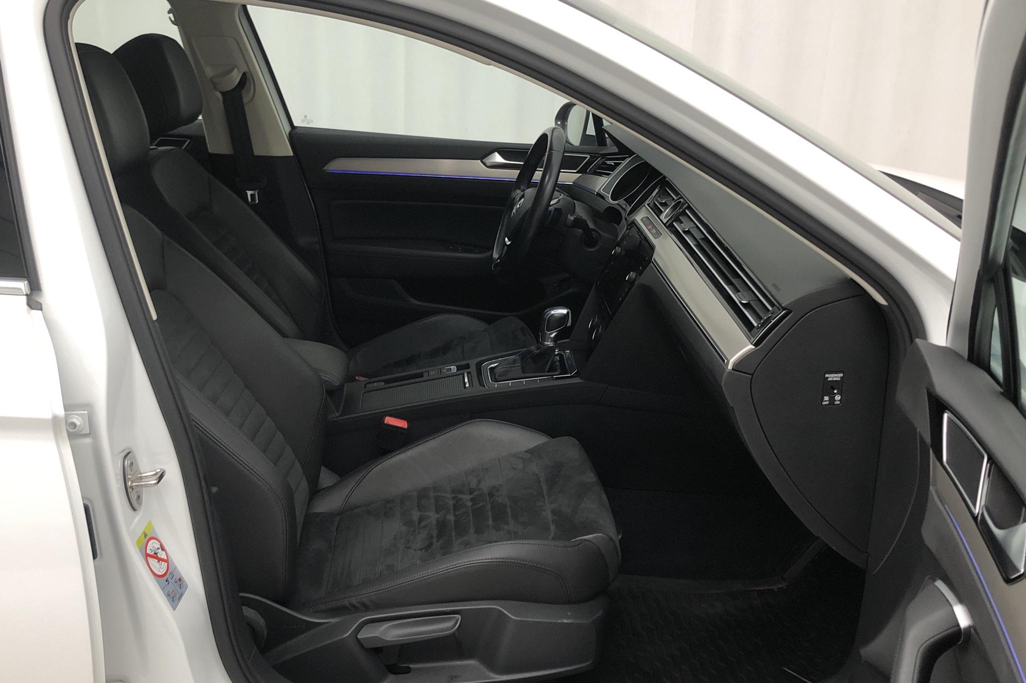 VW Passat 1.4 Plug-in-Hybrid Sportscombi (218hk) - 9 156 mil - Automat - vit - 2018