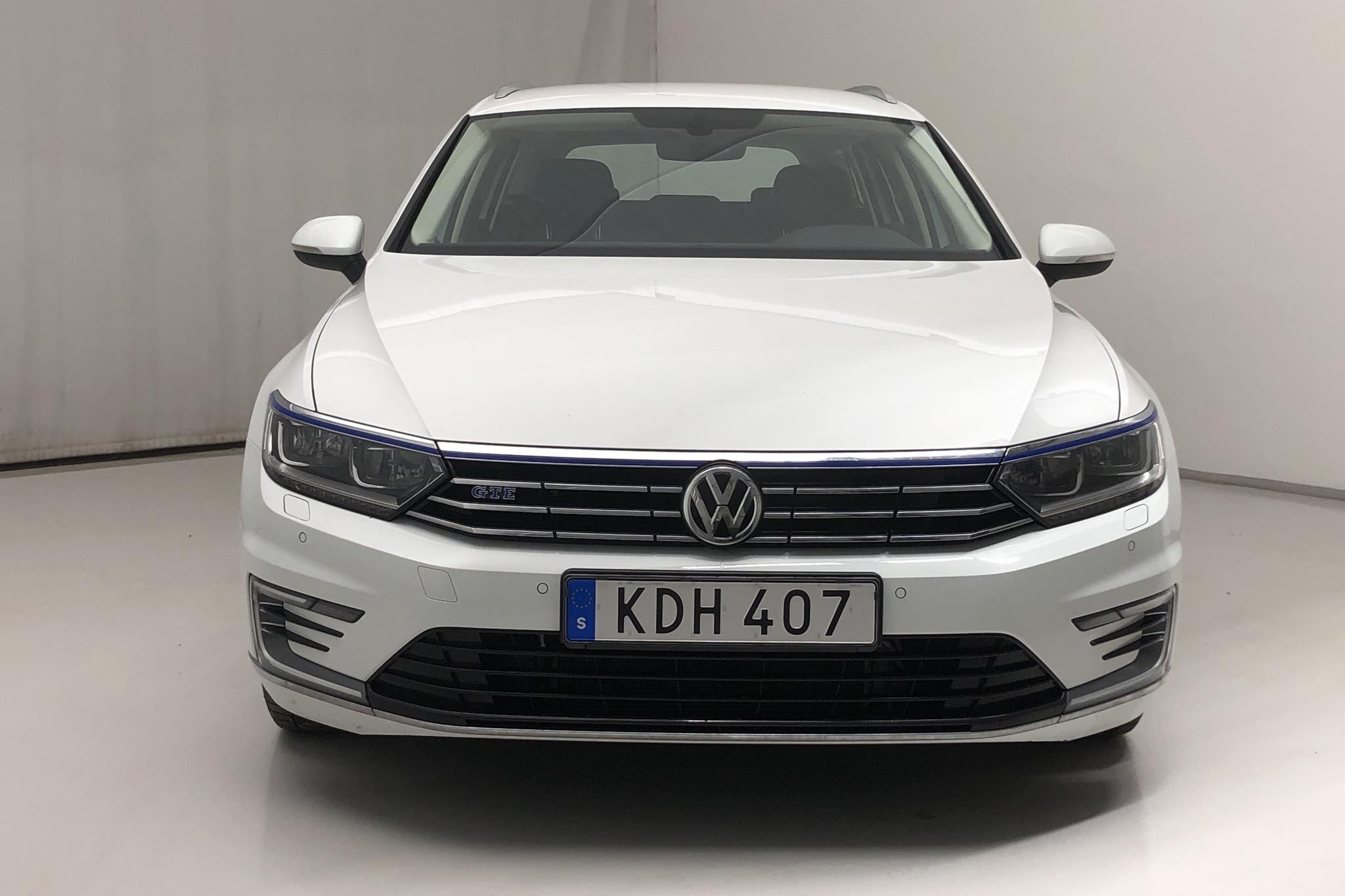 VW Passat 1.4 Plug-in-Hybrid Sportscombi (218hk) - 91 560 km - Automatic - white - 2018