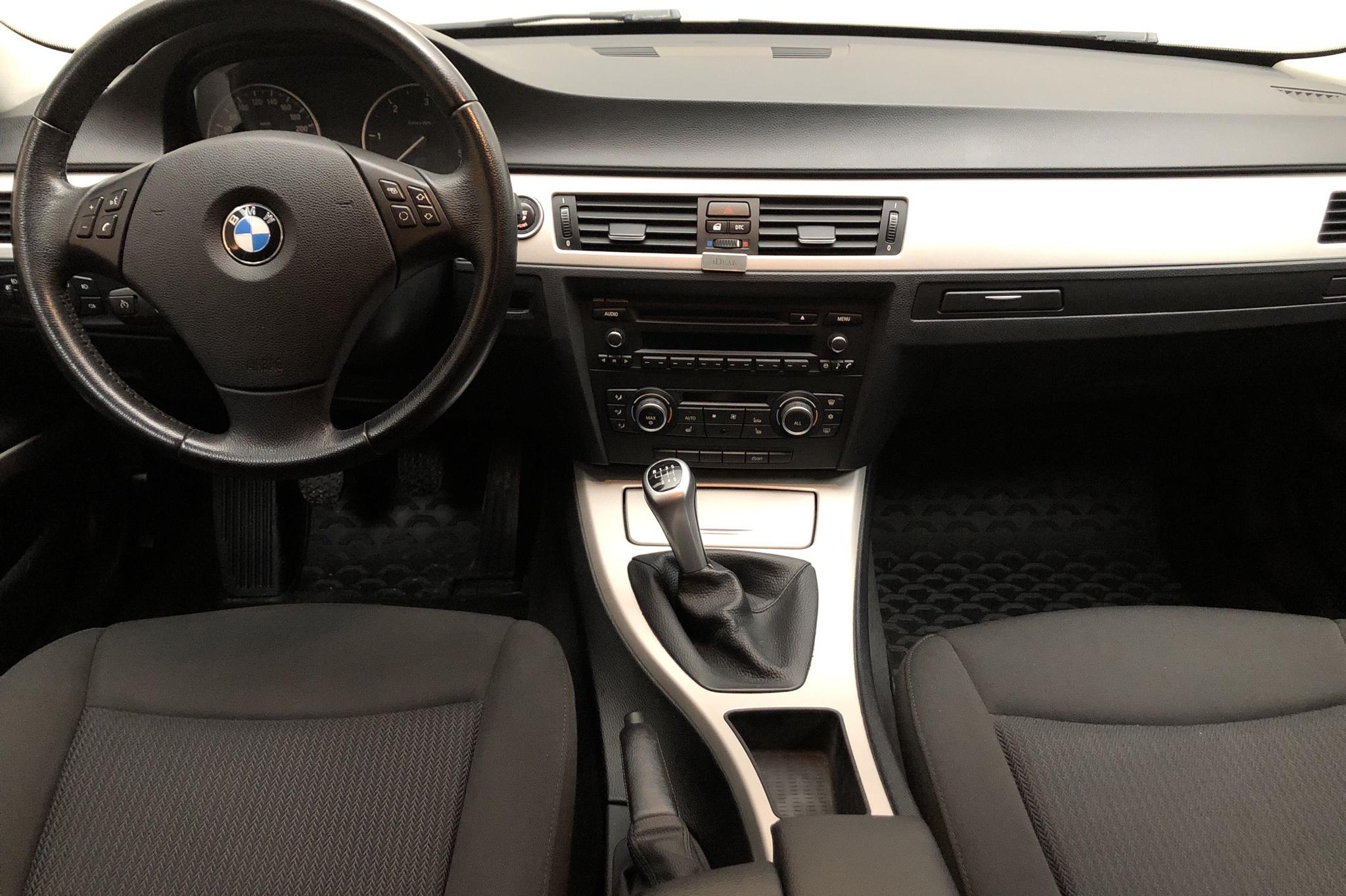 BMW 320d Sedan, E90 (177hk) - 155 200 km - Manual - black - 2010