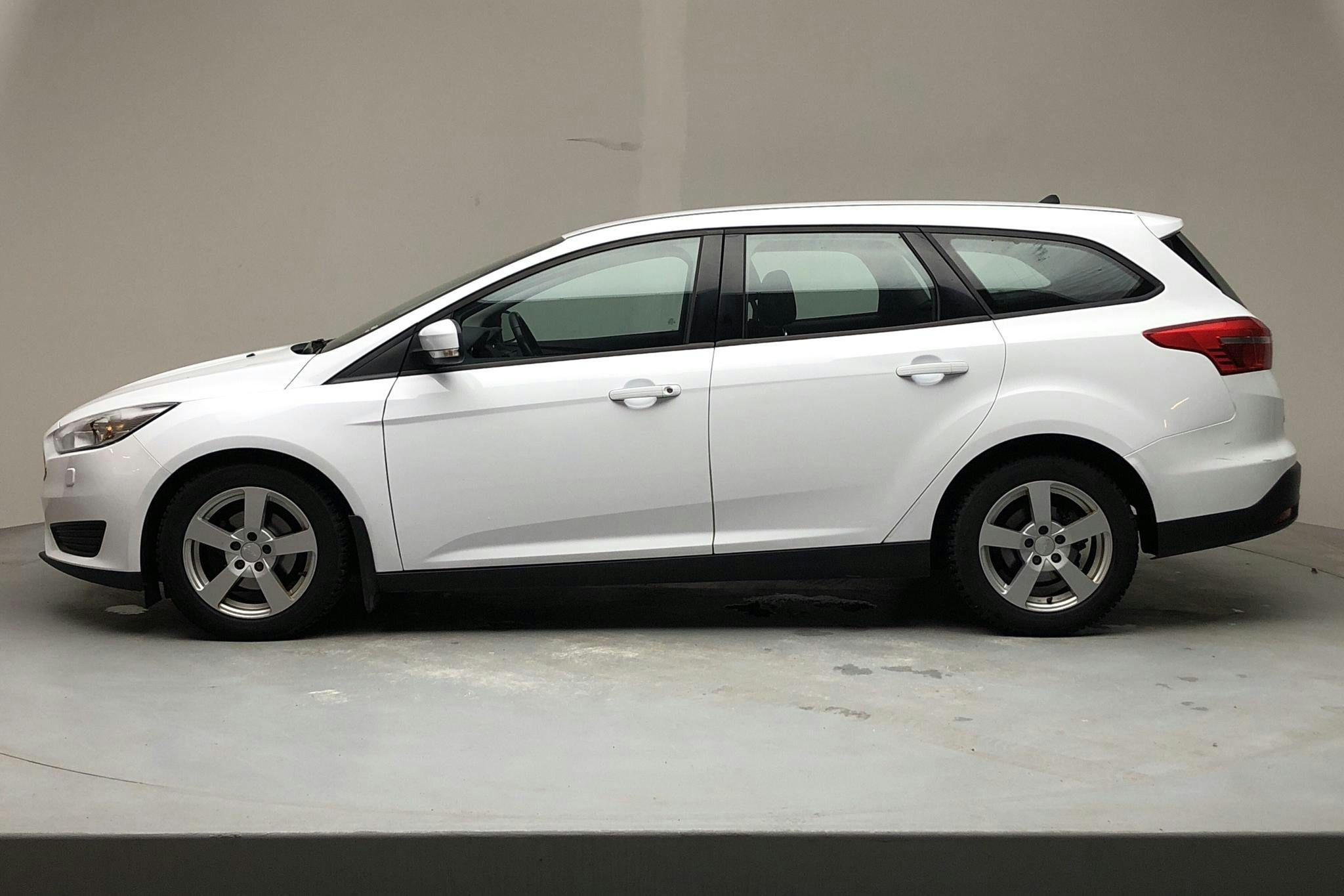 Ford Focus 1.5 TDCi Kombi (120hk) - 6 670 mil - Automat - vit - 2017