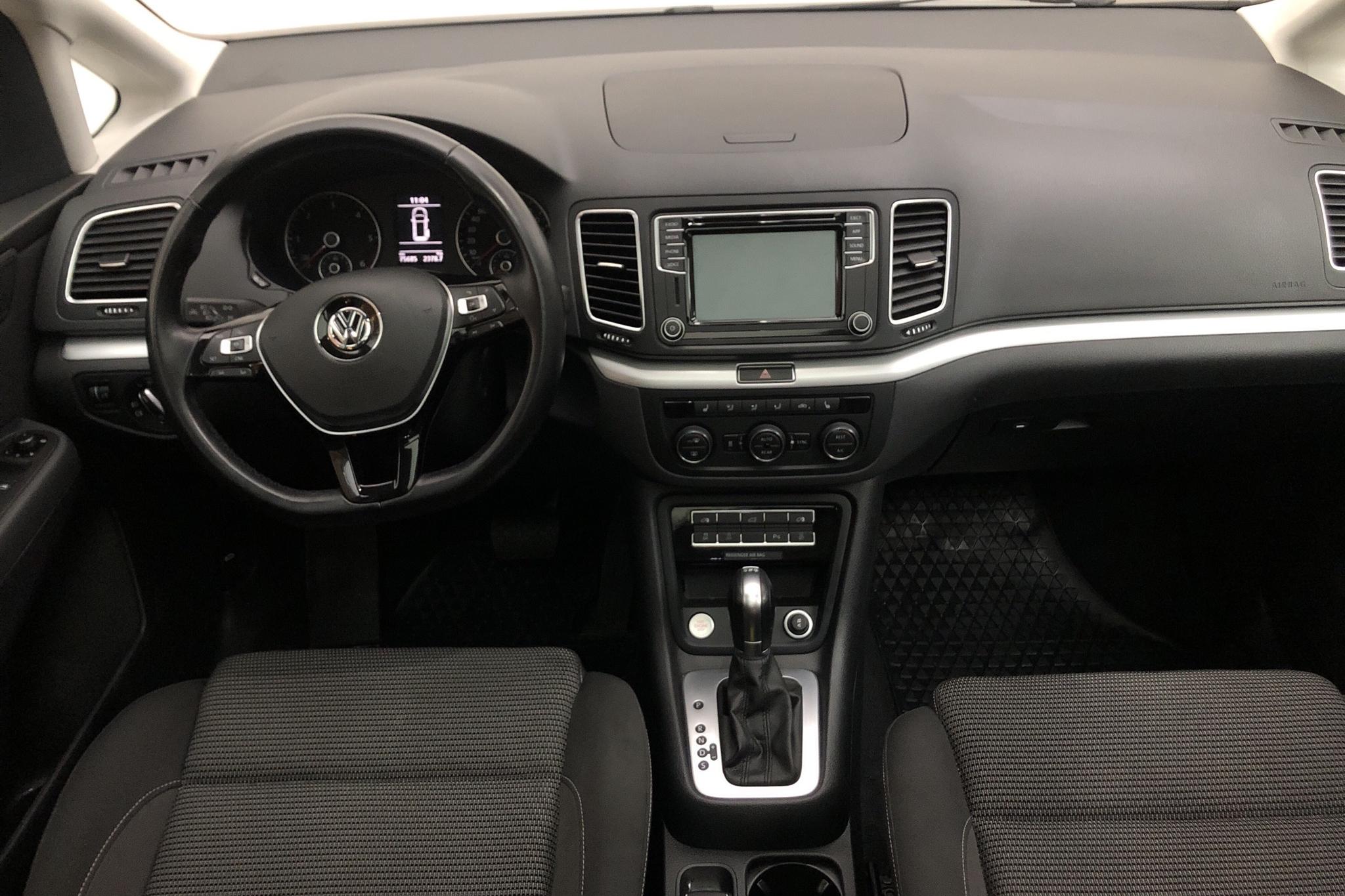 VW Sharan 2.0 TDI (150hk) - 75 680 km - Automatic - white - 2019