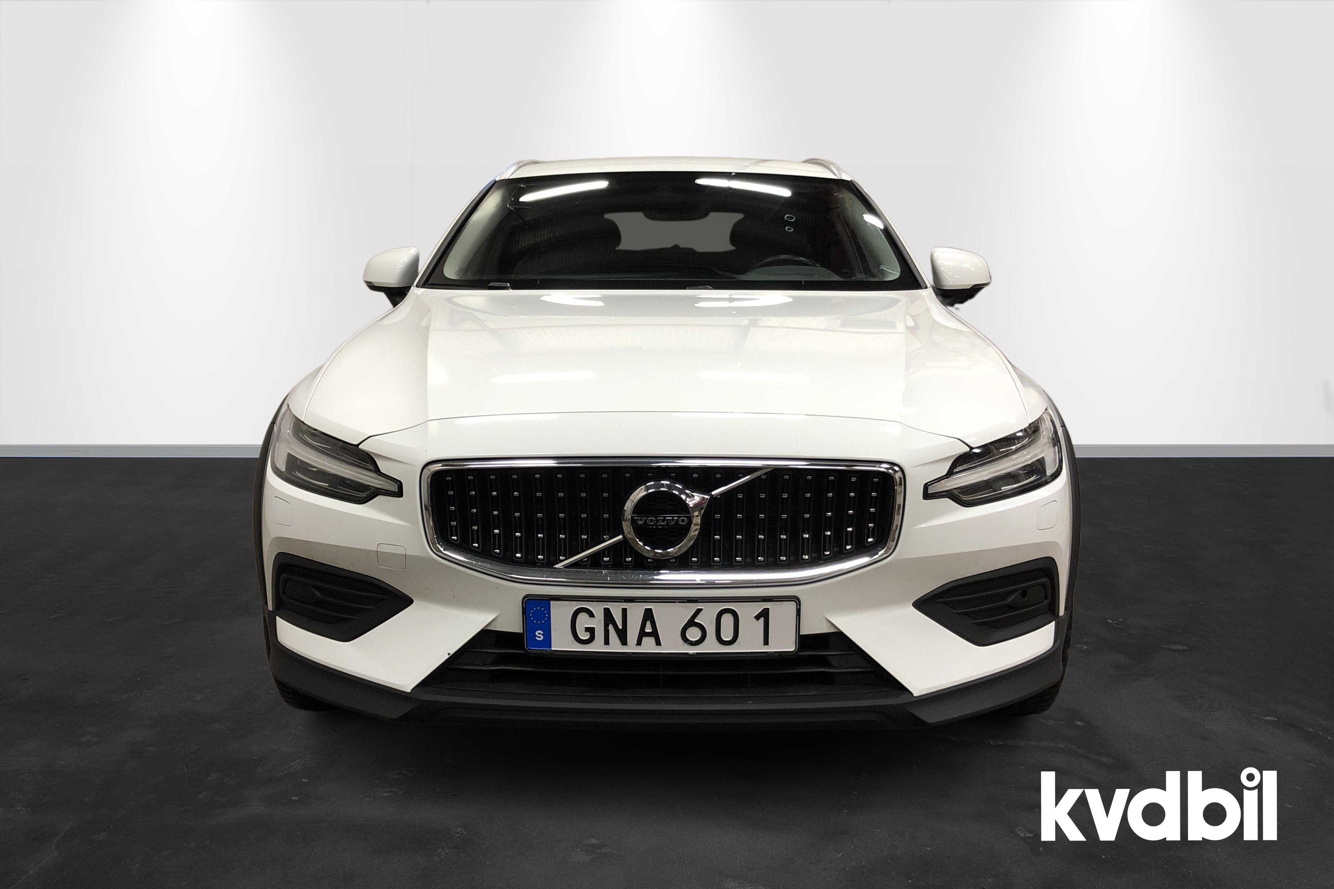 Volvo V60 D4 Cross Country AWD (190hk) - 112 310 km - Automatic - white - 2019