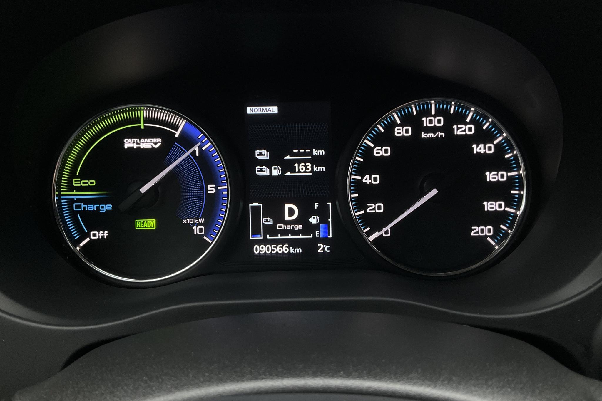 Mitsubishi Outlander 2.4 Plug-in Hybrid 4WD (136hk) - 90 570 km - Automatic - white - 2020