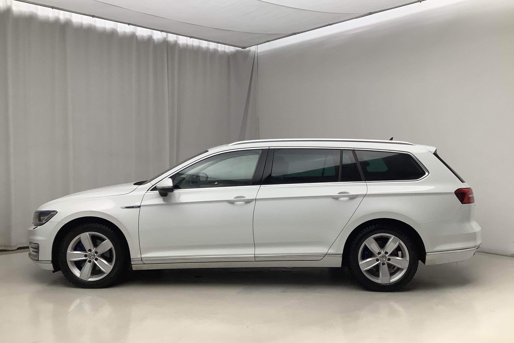 VW Passat 1.4 Plug-in-Hybrid Sportscombi (218hk) - 100 220 km - Automatic - white - 2018
