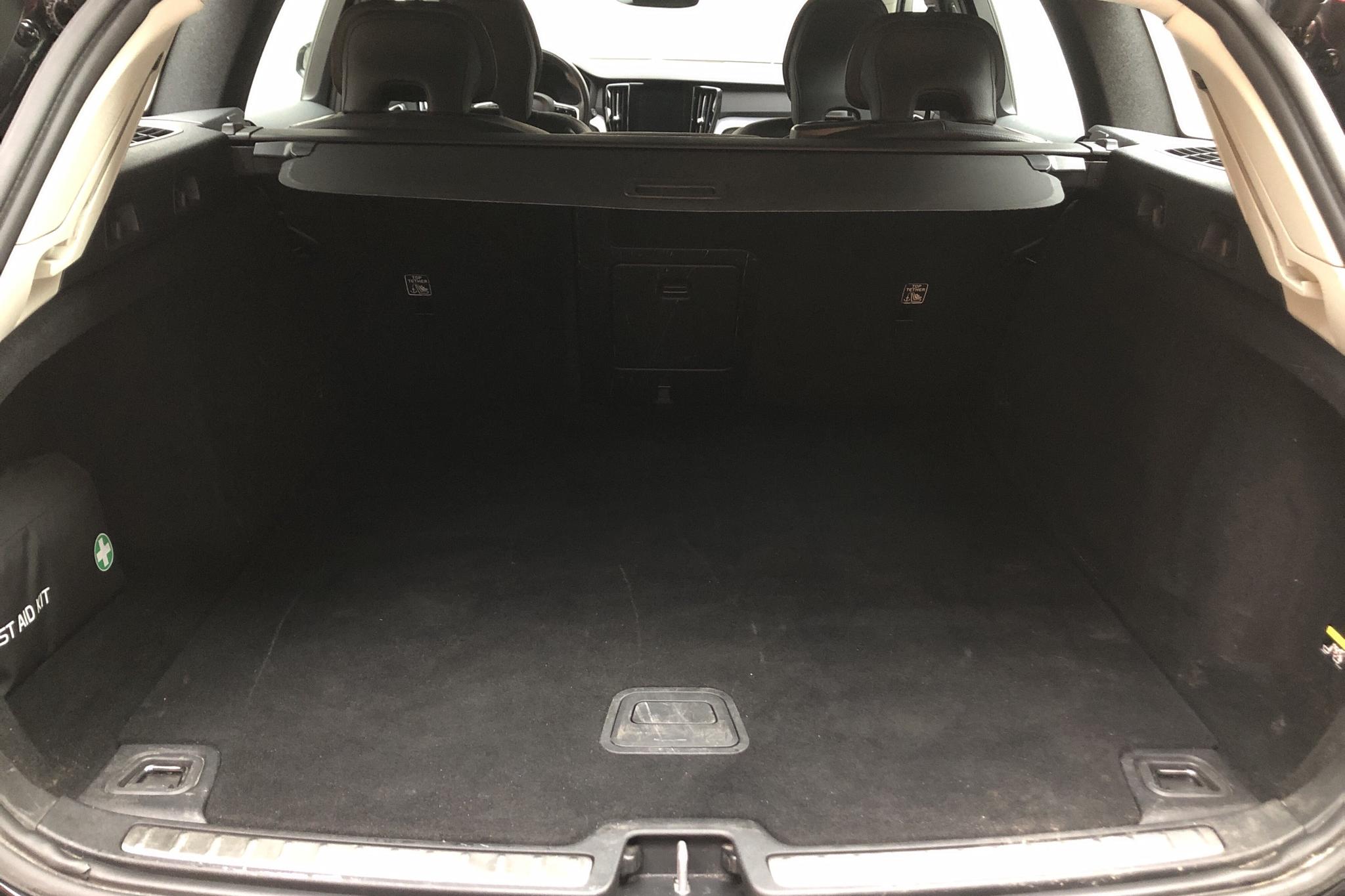 Volvo V60 D3 AWD (150hk) - 8 337 mil - Automat - svart - 2019