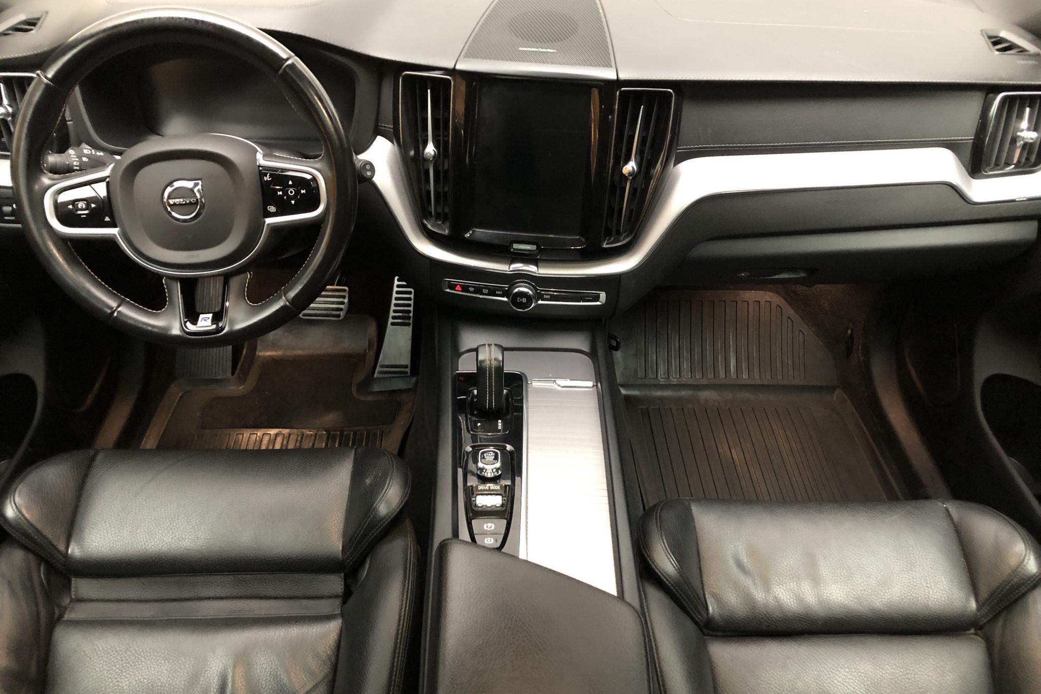 Volvo XC60 B4 AWD Mildhybrid, Diesel (197hk) - 17 382 mil - Automat - grå - 2020