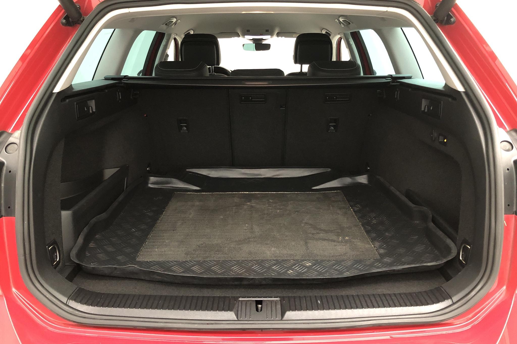 VW Passat 1.4 GTE Sportscombi (218hk) - 12 918 mil - Automat - röd - 2020