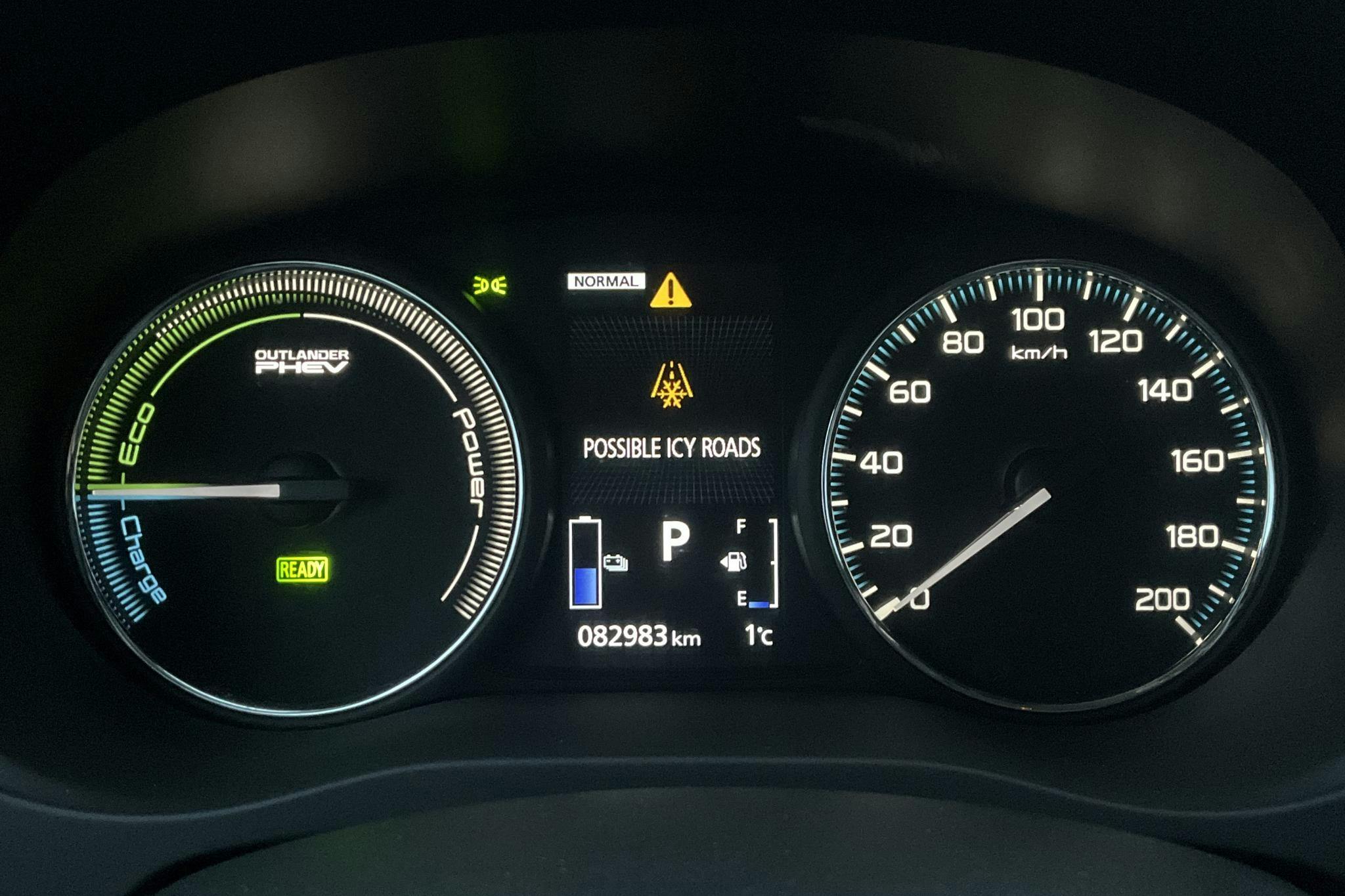 Mitsubishi Outlander 2.0 Plug-in Hybrid 4WD (121hk) - 8 298 mil - Automat - vit - 2017