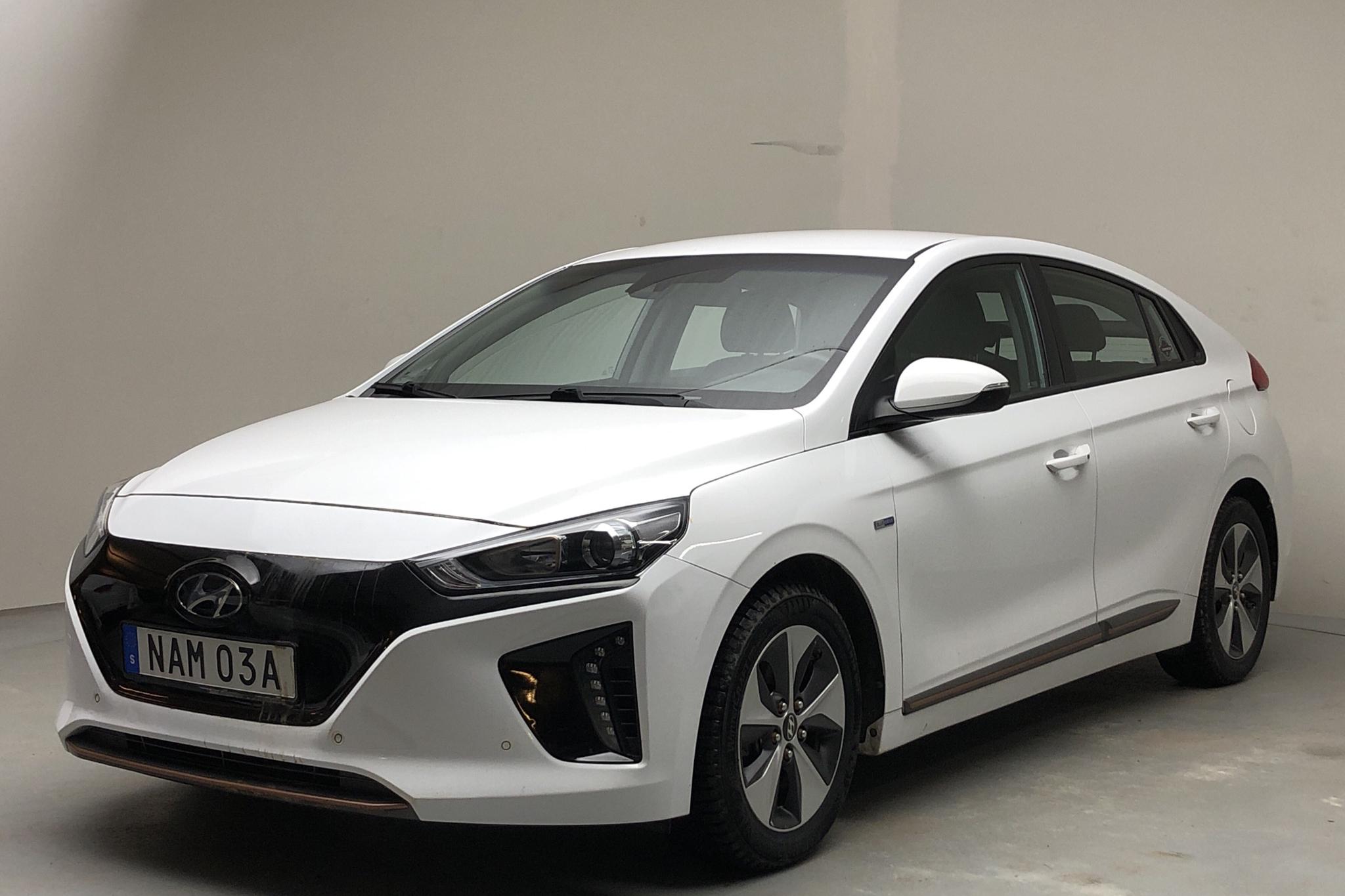 Hyundai IONIQ Electric (120hk) - 6 340 mil - Automat - vit - 2019