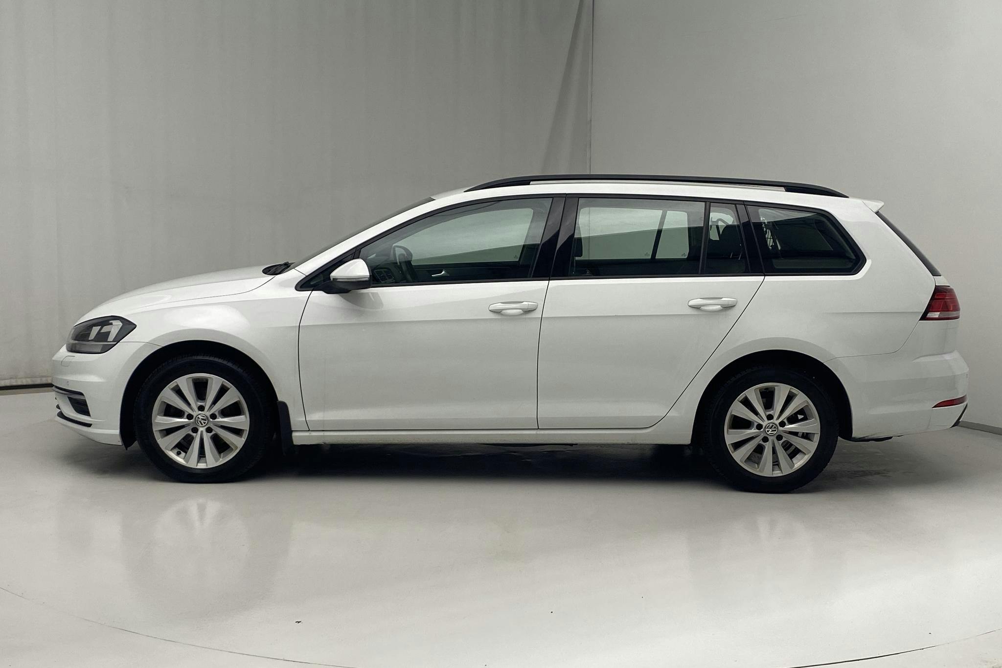 VW Golf VII 2.0 TDI Sportscombi 4MOTION (150hk) - 88 460 km - Manual - white - 2018
