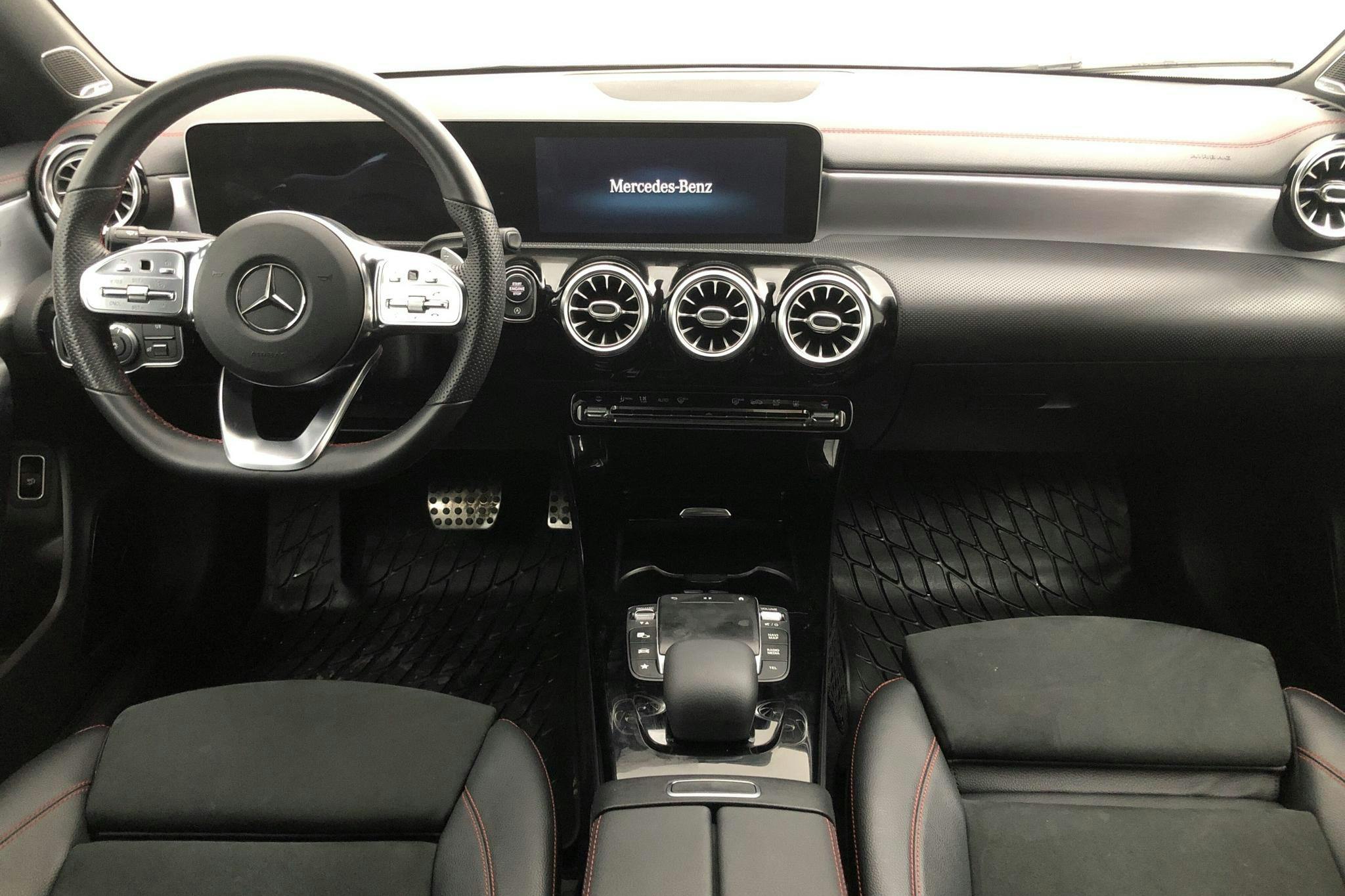 Mercedes CLA 200 Shooting Brake X118 (163hk) - 4 378 mil - Automat - vit - 2020
