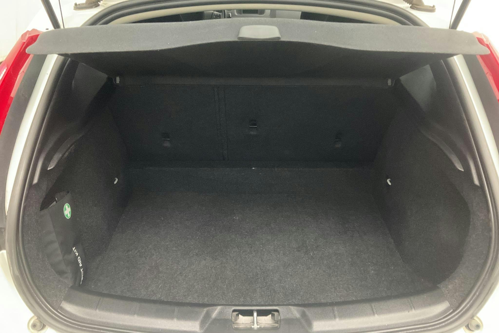 Volvo V40 D2 (120hk) - 14 826 mil - Manuell - vit - 2016