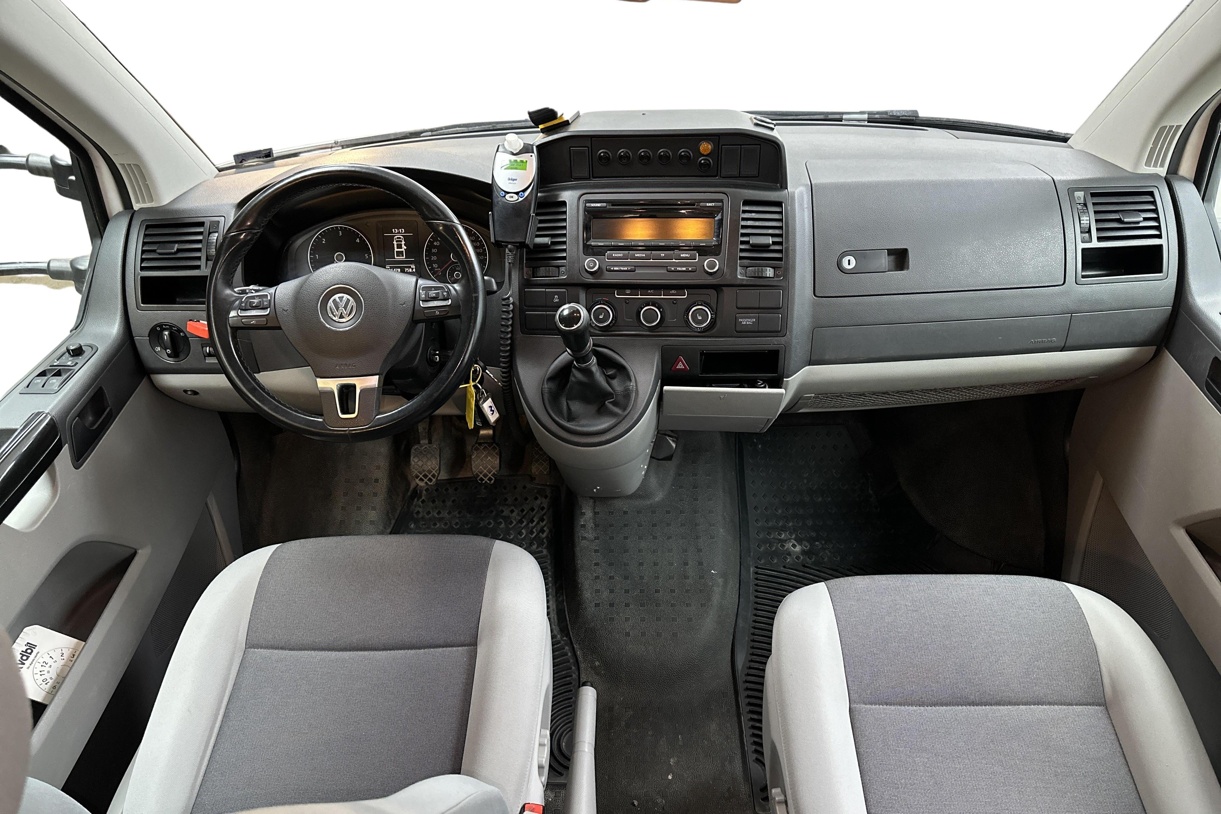 VW Transporter T5 2.0 TDI Pickup 4MOTION (140hk) - 226 480 km - Manual - white - 2015