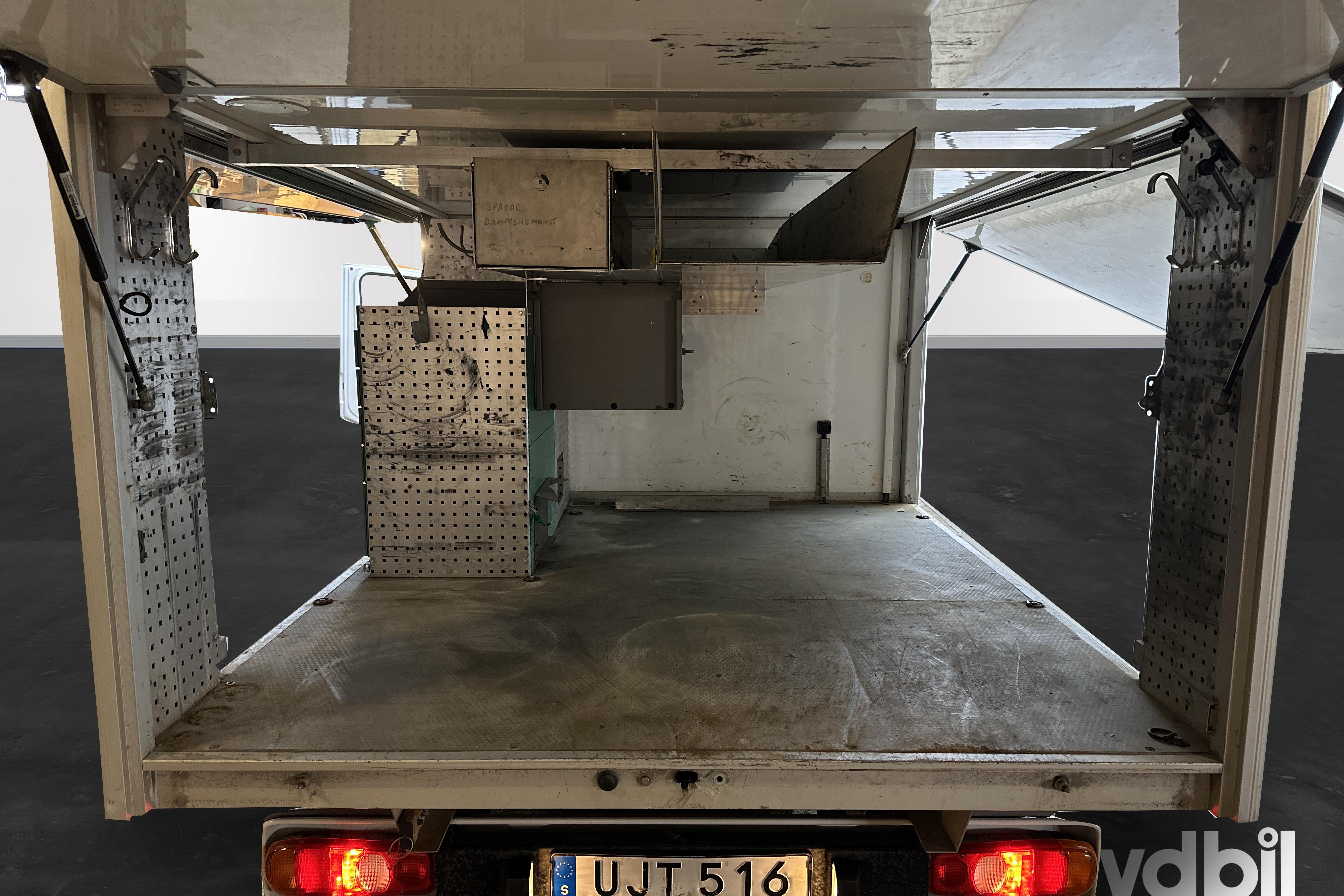 VW Transporter T5 2.0 TDI Pickup 4MOTION (140hk) - 22 648 mil - Manuell - vit - 2015