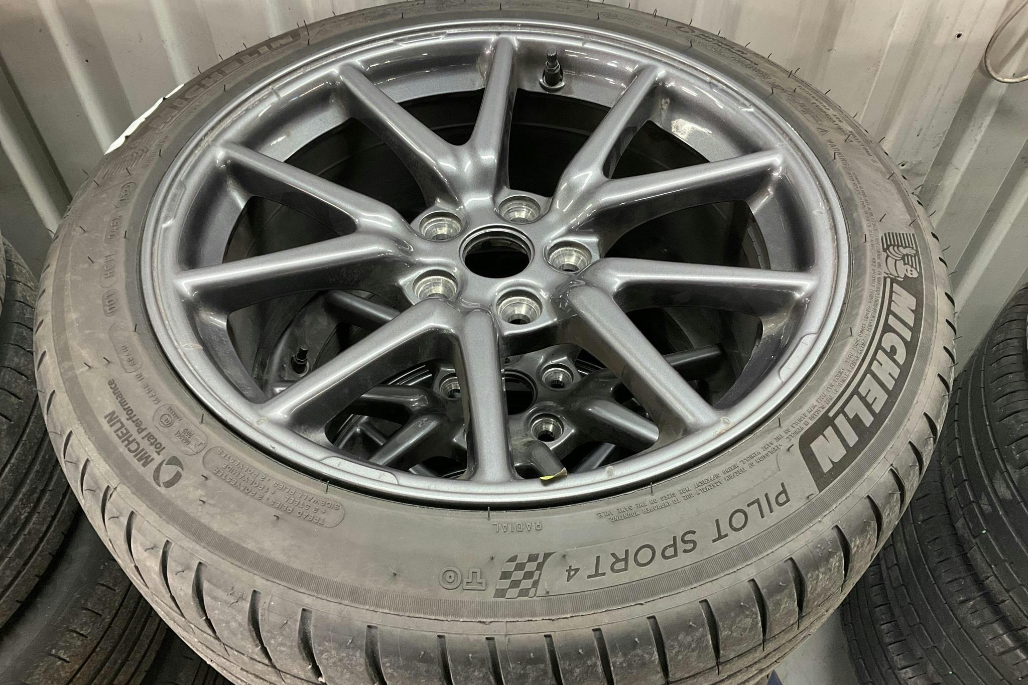 Tesla Model 3 Standard Range RWD - 6 891 mil - Automat - vit - 2020