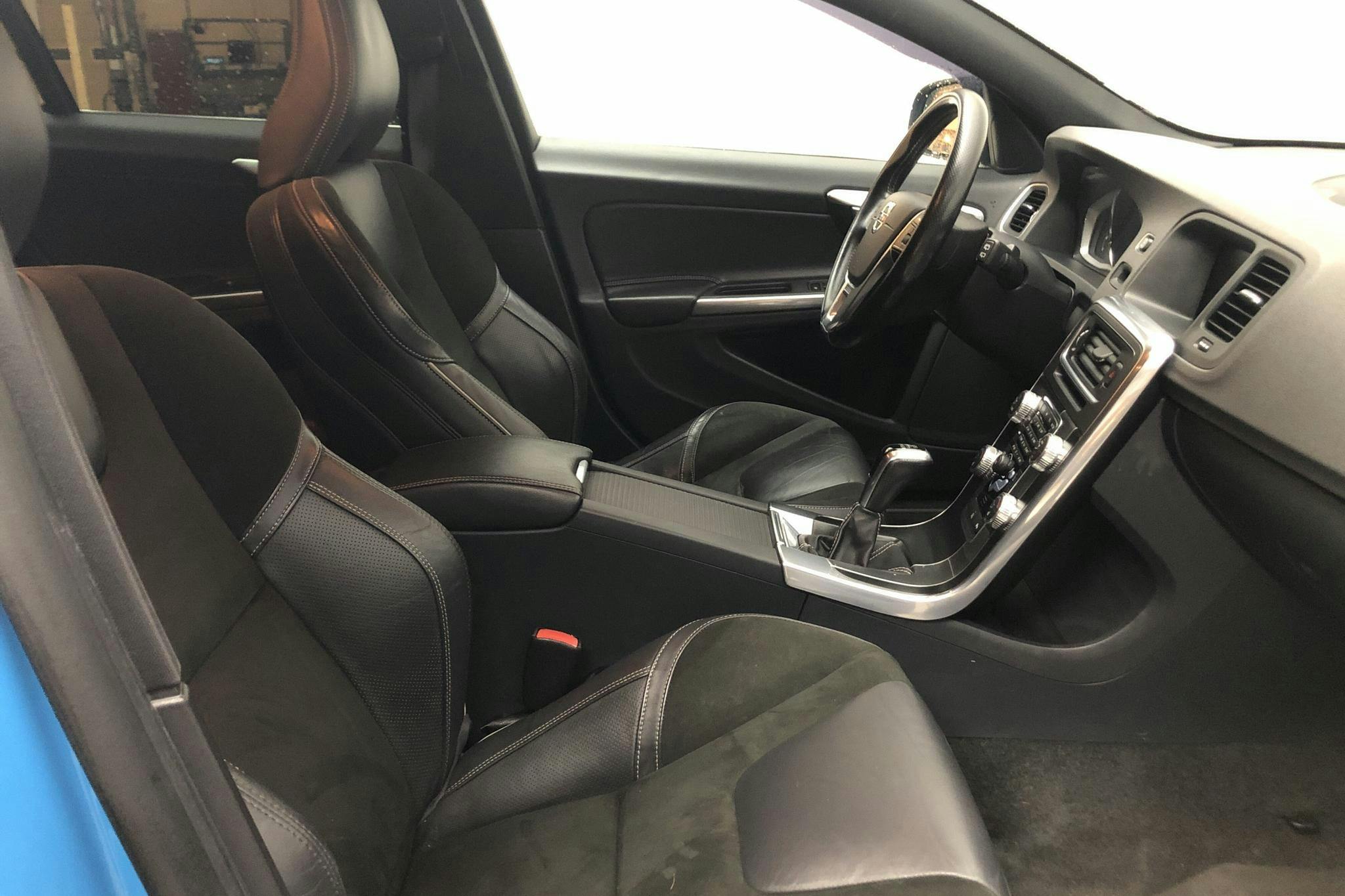 Volvo V60 D4 (181hk) - 19 554 mil - Manuell - blå - 2015