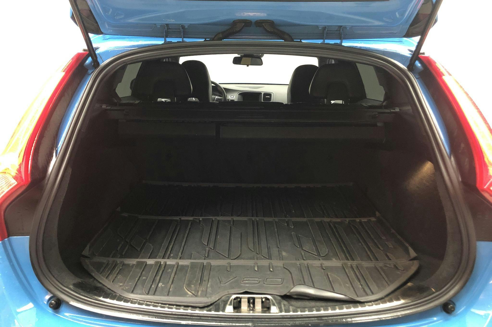 Volvo V60 D4 (181hk) - 19 554 mil - Manuell - blå - 2015