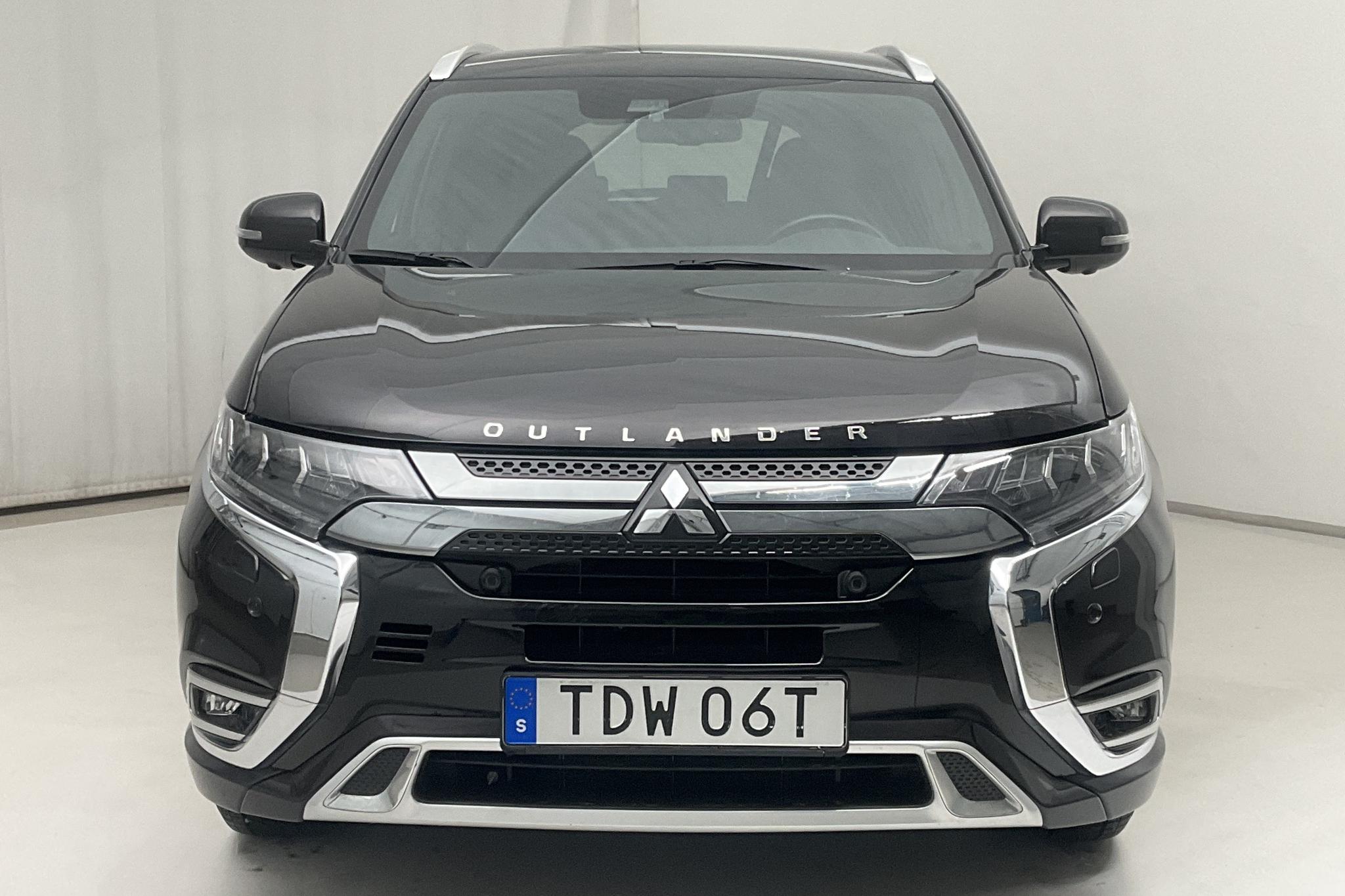 Mitsubishi Outlander 2.4 Plug-in Hybrid 4WD (136hk) - 34 860 km - Automatic - black - 2020