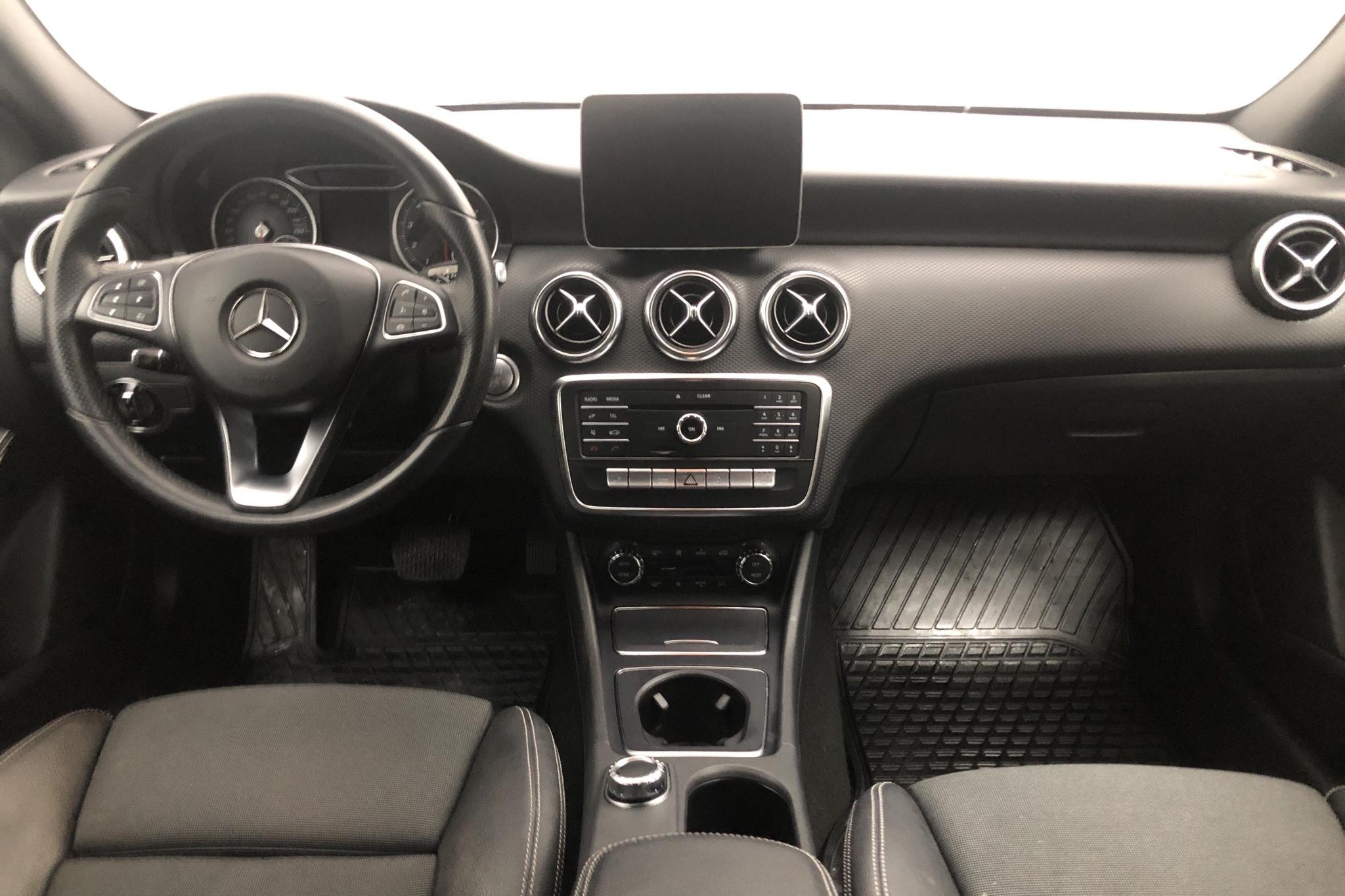Mercedes A 180 5dr W176 (122hk) - 11 768 mil - Automat - vit - 2018