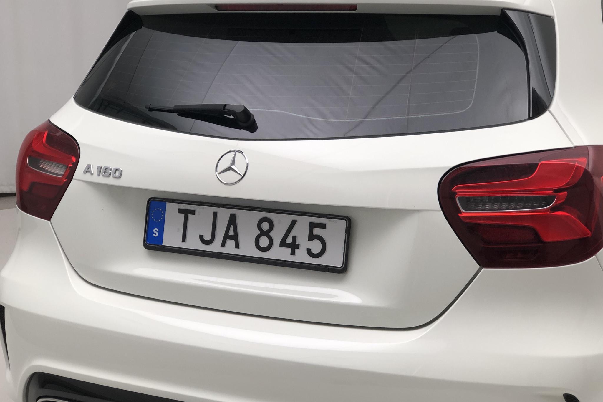 Mercedes A 180 5dr W176 (122hk) - 117 680 km - Automatic - white - 2018