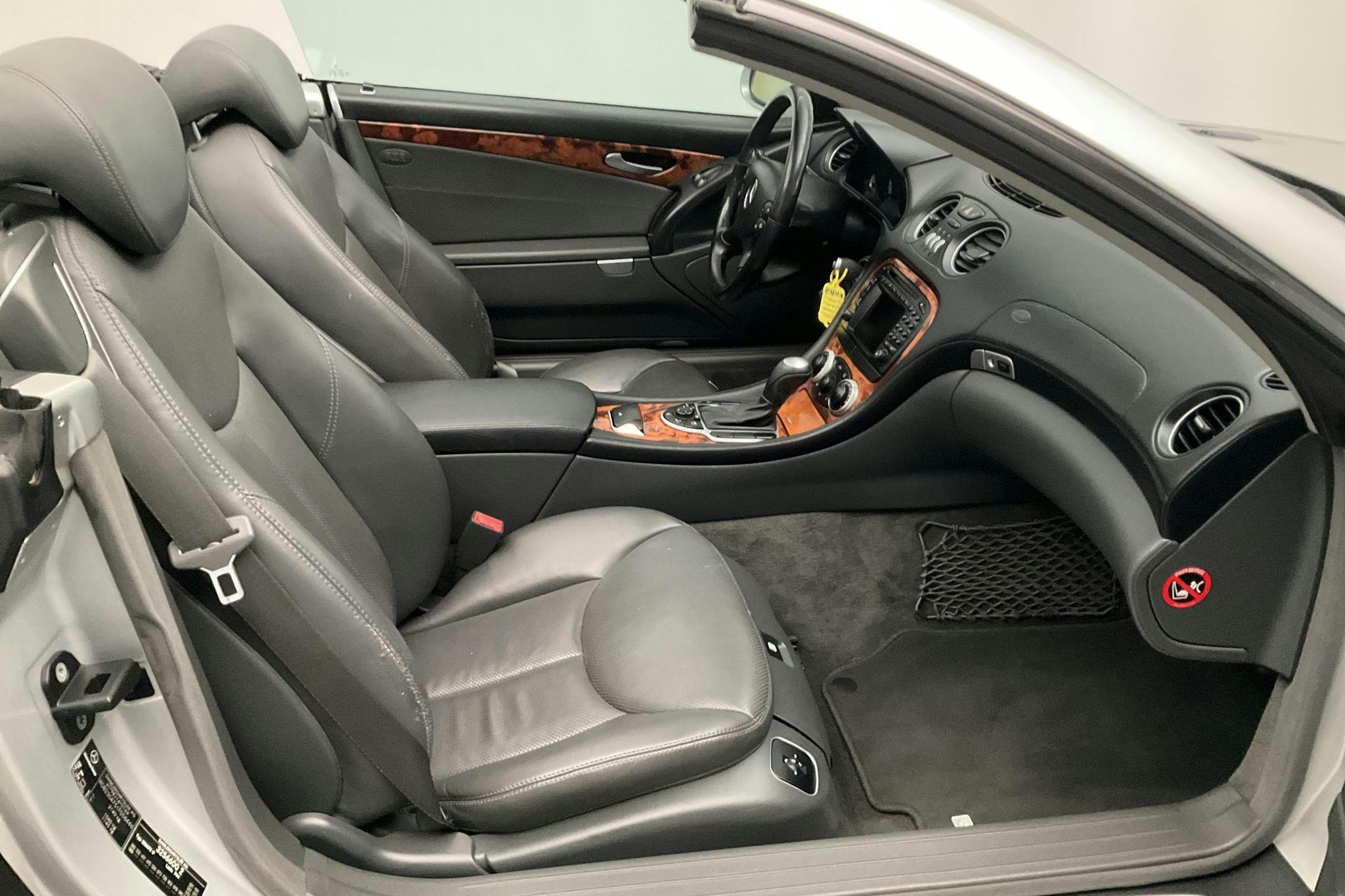 Mercedes SL 500 R230 (306hk) - 18 978 mil - Automat - silver - 2002